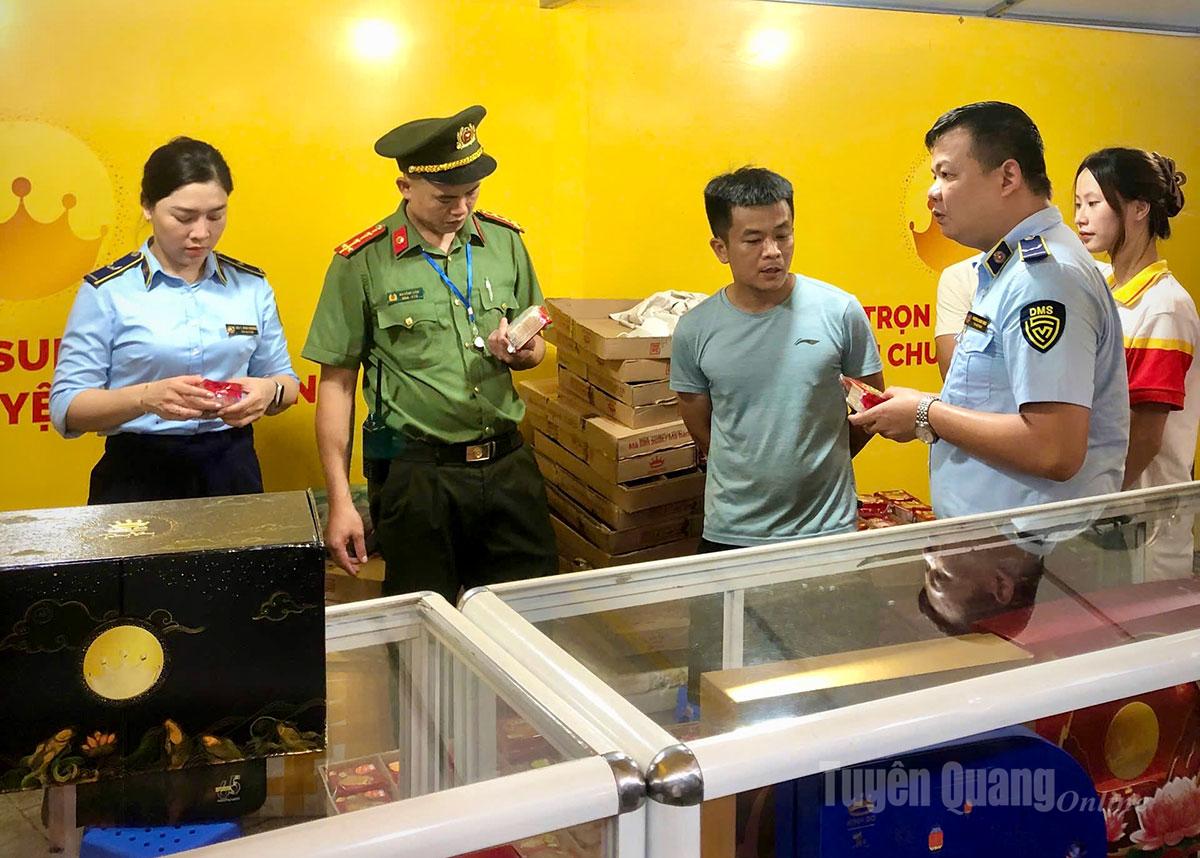 Ra quân kiểm tra thị trường dịp Tết Trung thu và Lễ hội Thành Tuyên năm 2025
