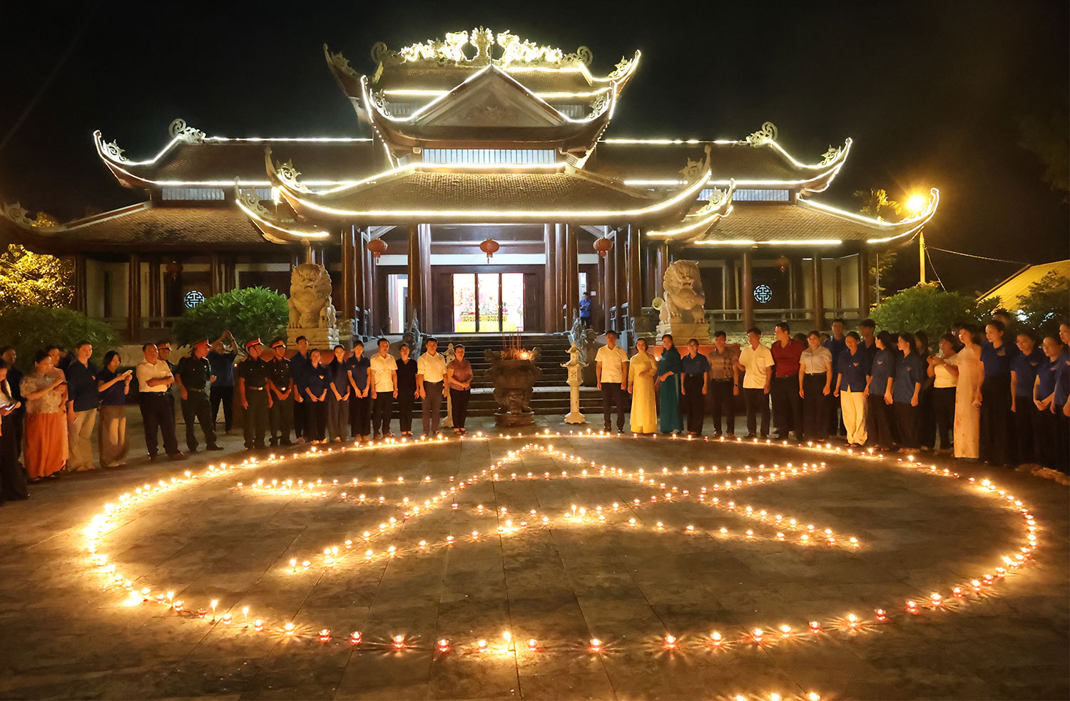 Thắp nến tri ân các anh hùng liệt sỹ nhân kỷ niệm 79 năm Ngày Thương binh Liệt sỹ