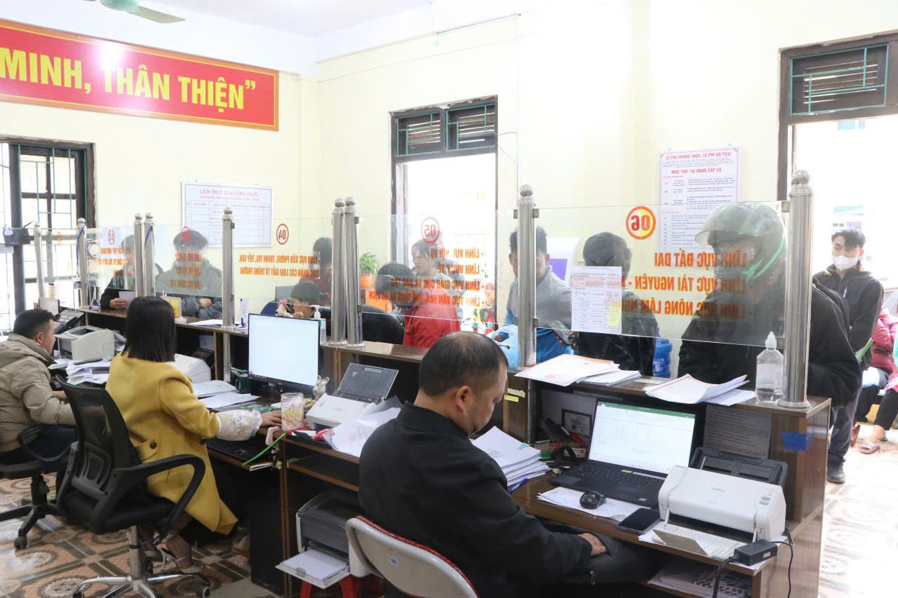     Trung tâm Phục vụ Hành chính công xã Thắng Mố - Đẩy mạnh công tác thủ tục hành chính ngay từ những ngày đầu năm mới