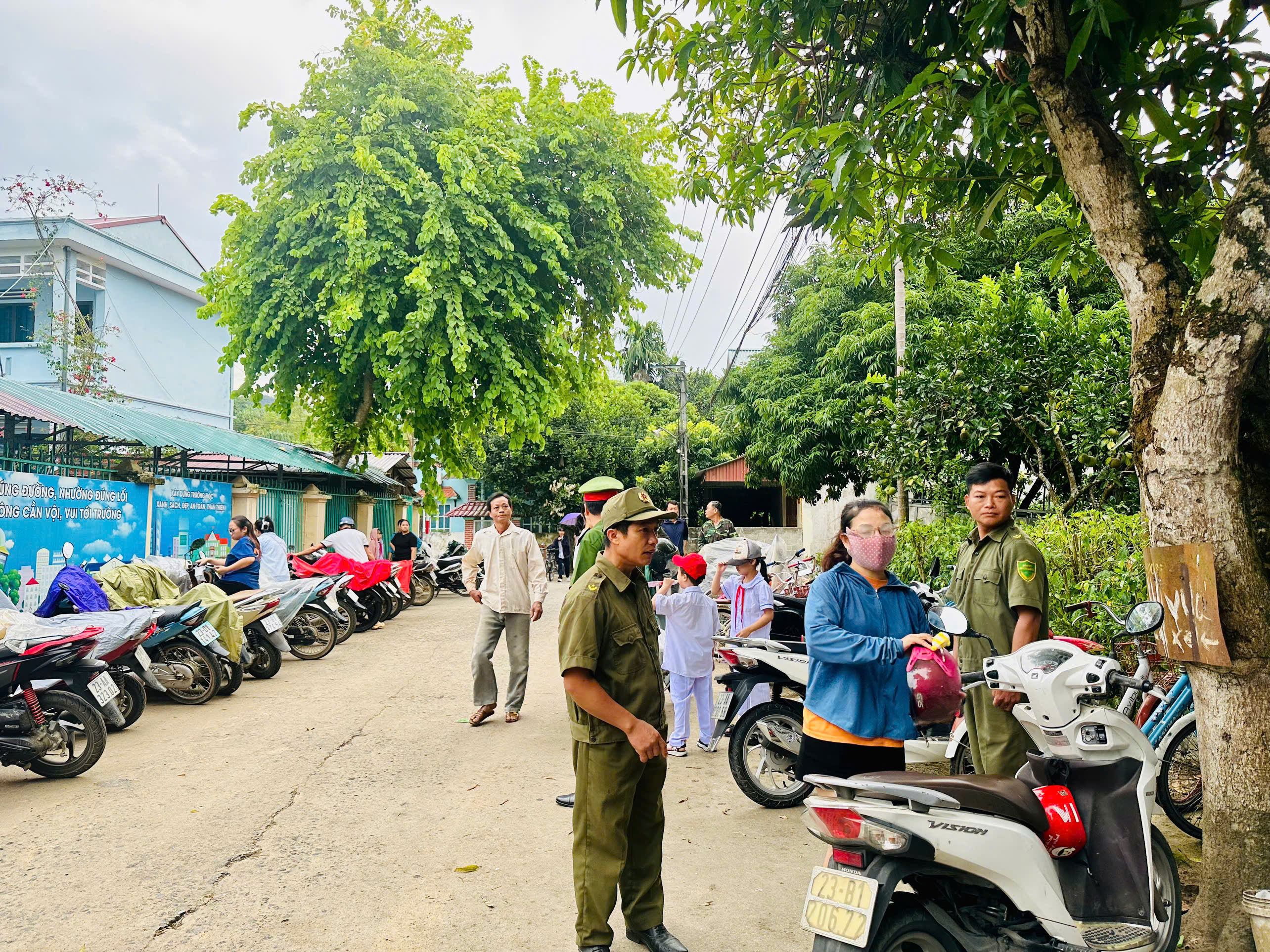 Công an xã Ngọc Đường và lực lượng an ninh trật tự cơ sở: giữ vững bình yên ngày khai giảng năm học mới