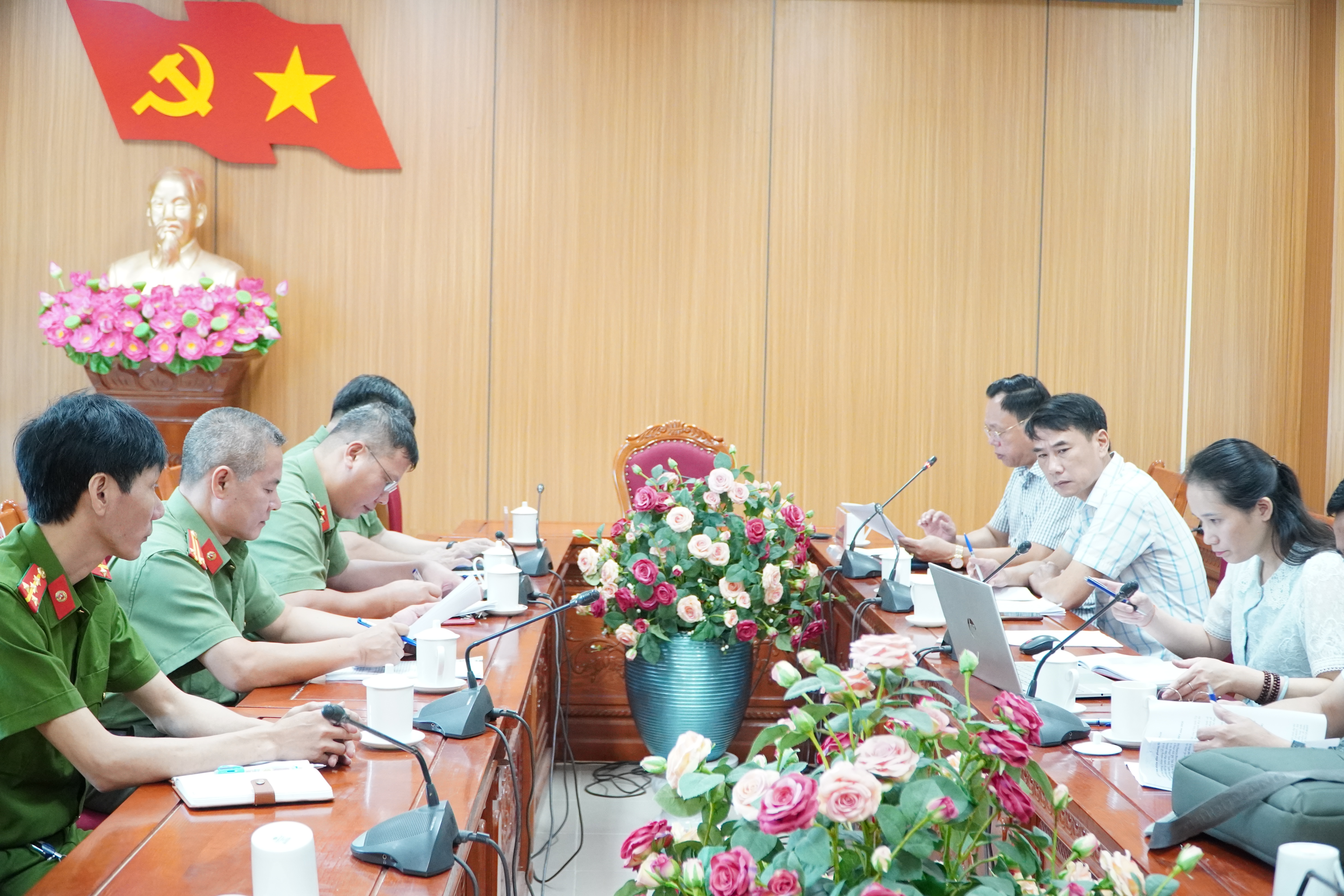 CHỦ TỊCH UBND PHƯỜNG HÀ GIANG 1 TIẾP VÀ LÀM VIỆC VỚI ĐOÀN KIỂM TRA CÔNG AN TỈNH VỀ CÔNG TÁC CHUẨN BỊ KỲ THI TỐT NGHIỆP THPT NĂM 2026