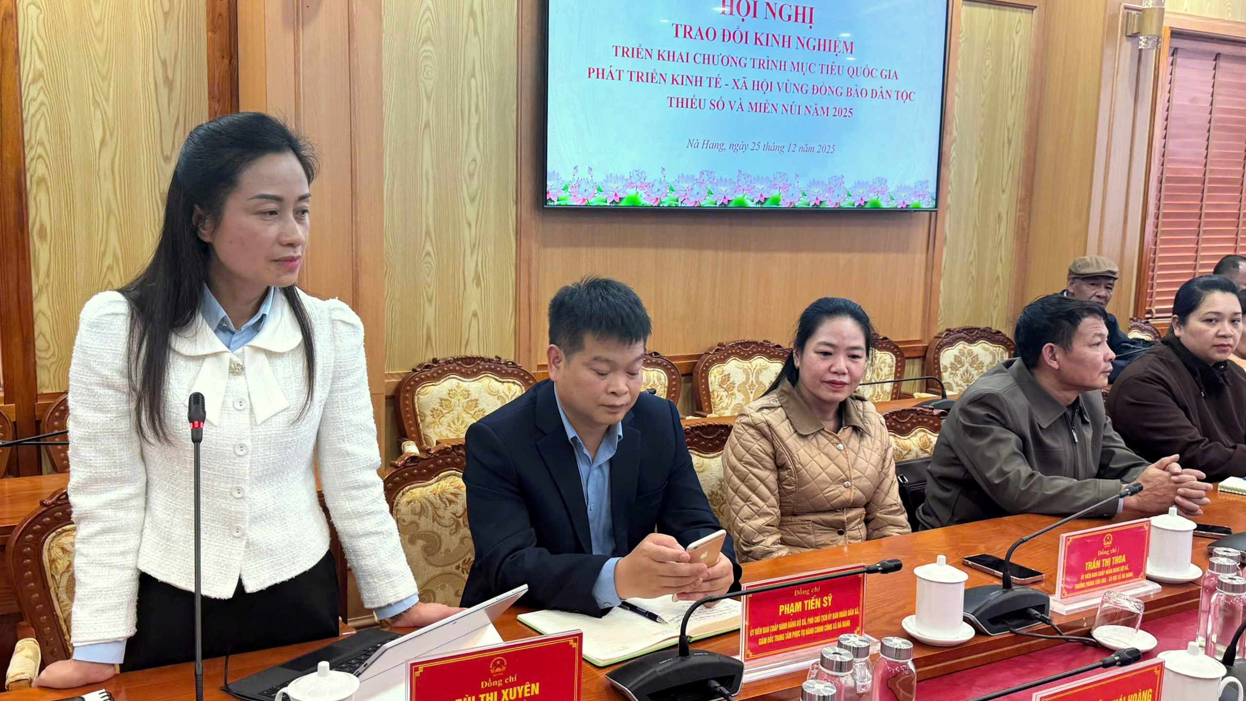 Đoàn công tác người có uy tín xã Hiệp Lực (Thái nguyên) thăm, trao đổi kinh nghiệp tạ xã Nà Hang