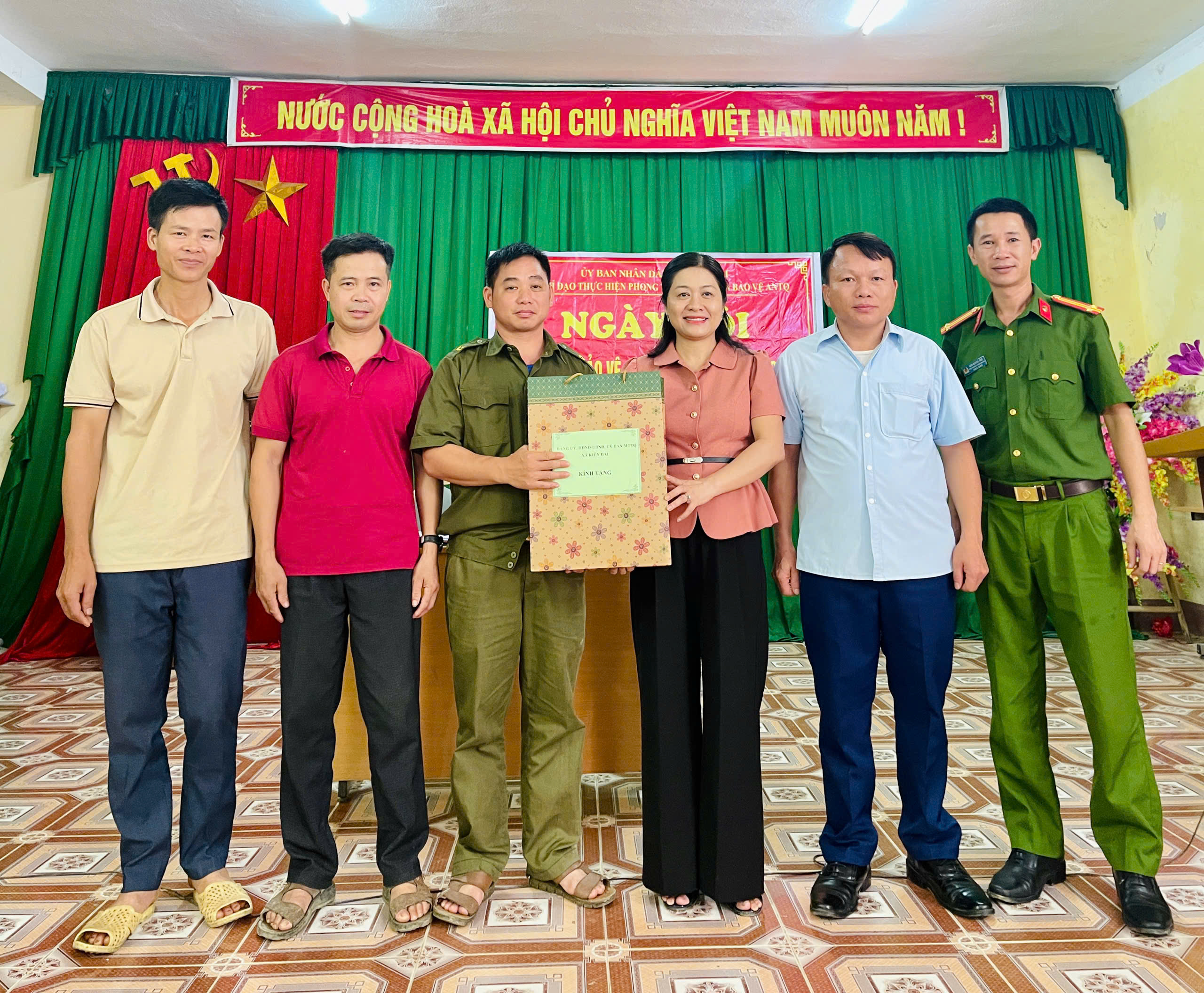 11/11 thôn trên địa bàn xã Kiên Đài, tổ chức Ngày hội Toàn dân bảo vệ an ninh Tổ quốc