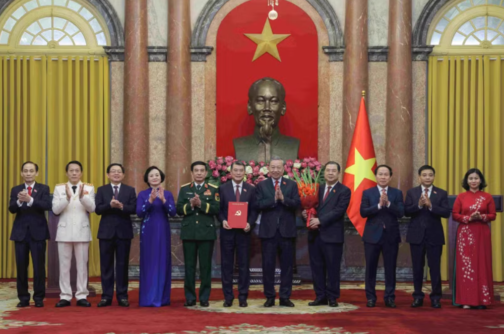 Tổng Bí thư, Chủ tịch nước Tô Lâm trao quyết định bổ nhiệm các thành viên Chính phủ nhiệm kỳ 2026-2031