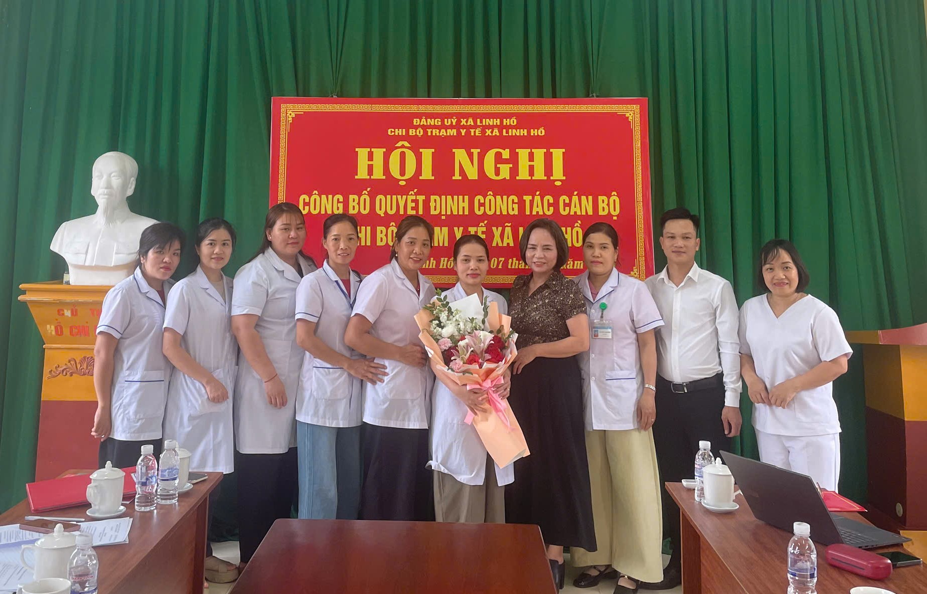 Hội nghị công bố quyết định nâng cấp Chi bộ Trạm Y tế xã Linh Hồ