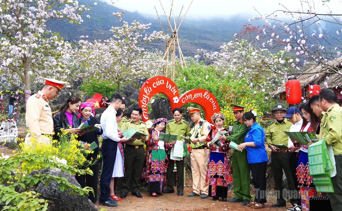 Tuyên truyền bảo vệ rừng tại không gian Lễ hội hoa Mộc miên
