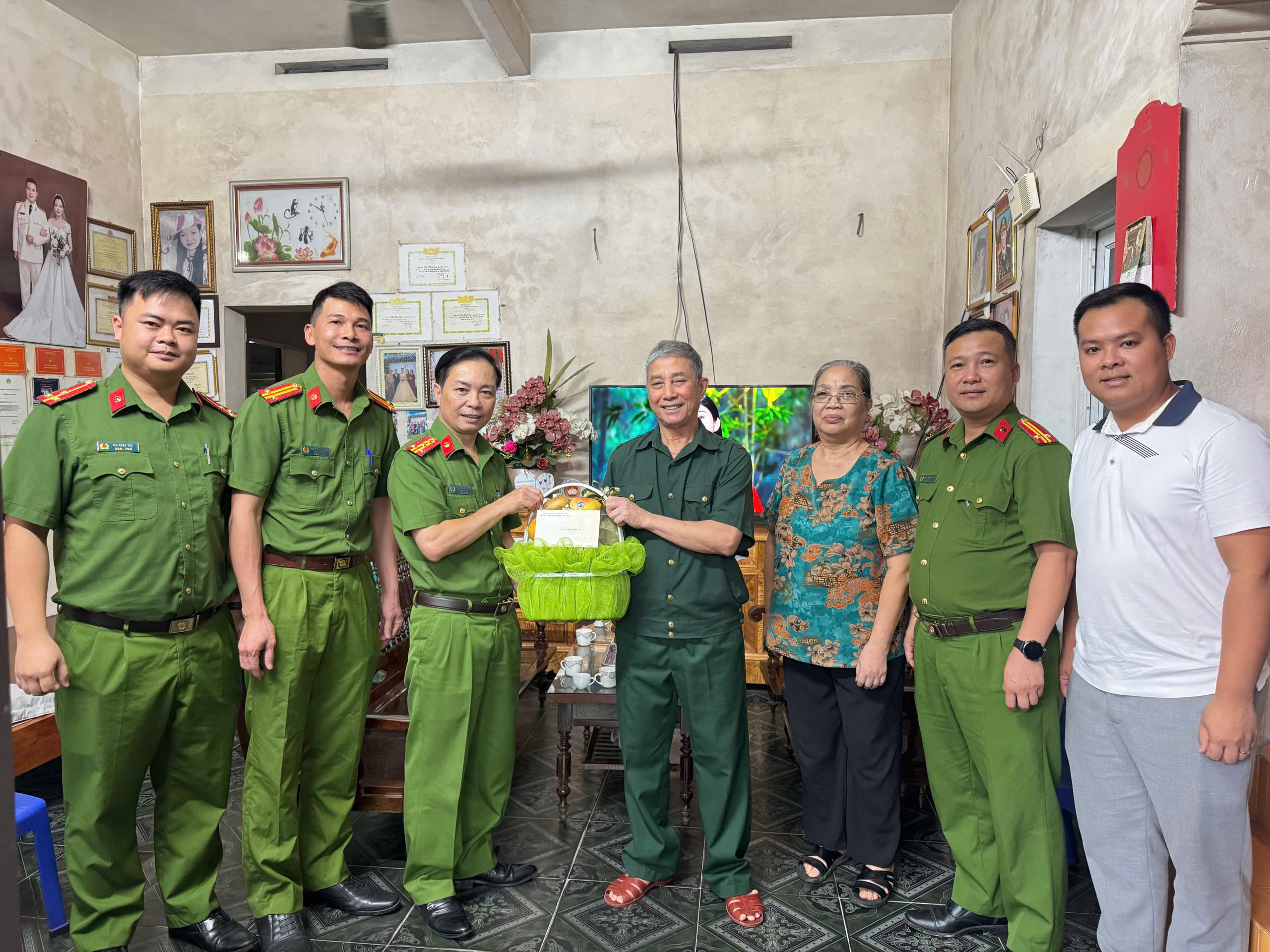 PHÒNG CẢNH SÁT ĐIỀU TRA TỘI PHẠM VỀ MA TÚY TỔ CHỨC CÁC HOẠT ĐỘNG TRI ÂN NHÂN KỶ NIỆM NGÀY THƯƠNG BINH - LIỆT SĨ 27/7