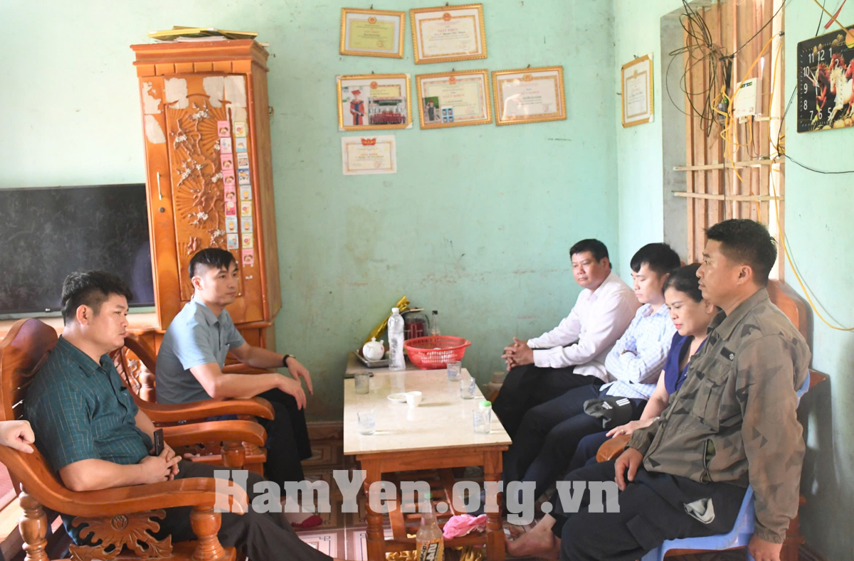 Vận động tuyên truyền hộ dân bàn giao mặt bằng cho đơn vị thi công