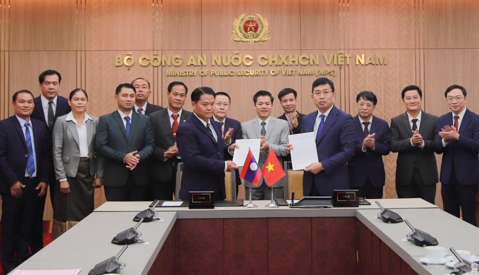 TĂNG CƯỜNG “GẮN KẾT CHIẾN LƯỢC” GIỮA VIỆT NAM - LÀO VỀ AN NINH, TRẬT TỰ