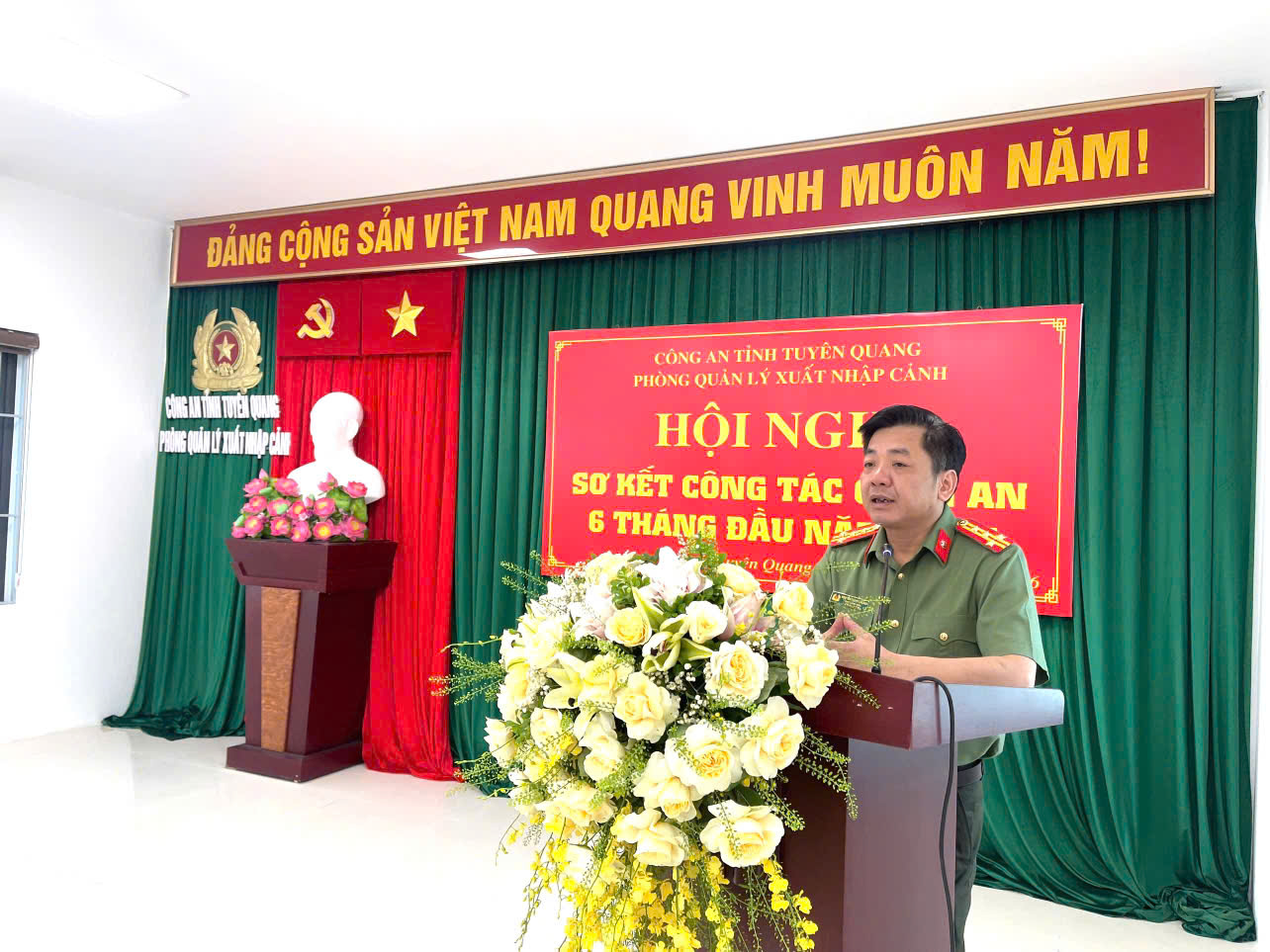 LÃNH ĐẠO CÔNG AN TỈNH DỰ HỘI NGHỊ SƠ KẾT CÔNG TÁC CÔNG AN 6 THÁNG ĐẦU NĂM 2026 TẠI PHÒNG QUẢN LÝ XUẤT NHẬP CẢNH