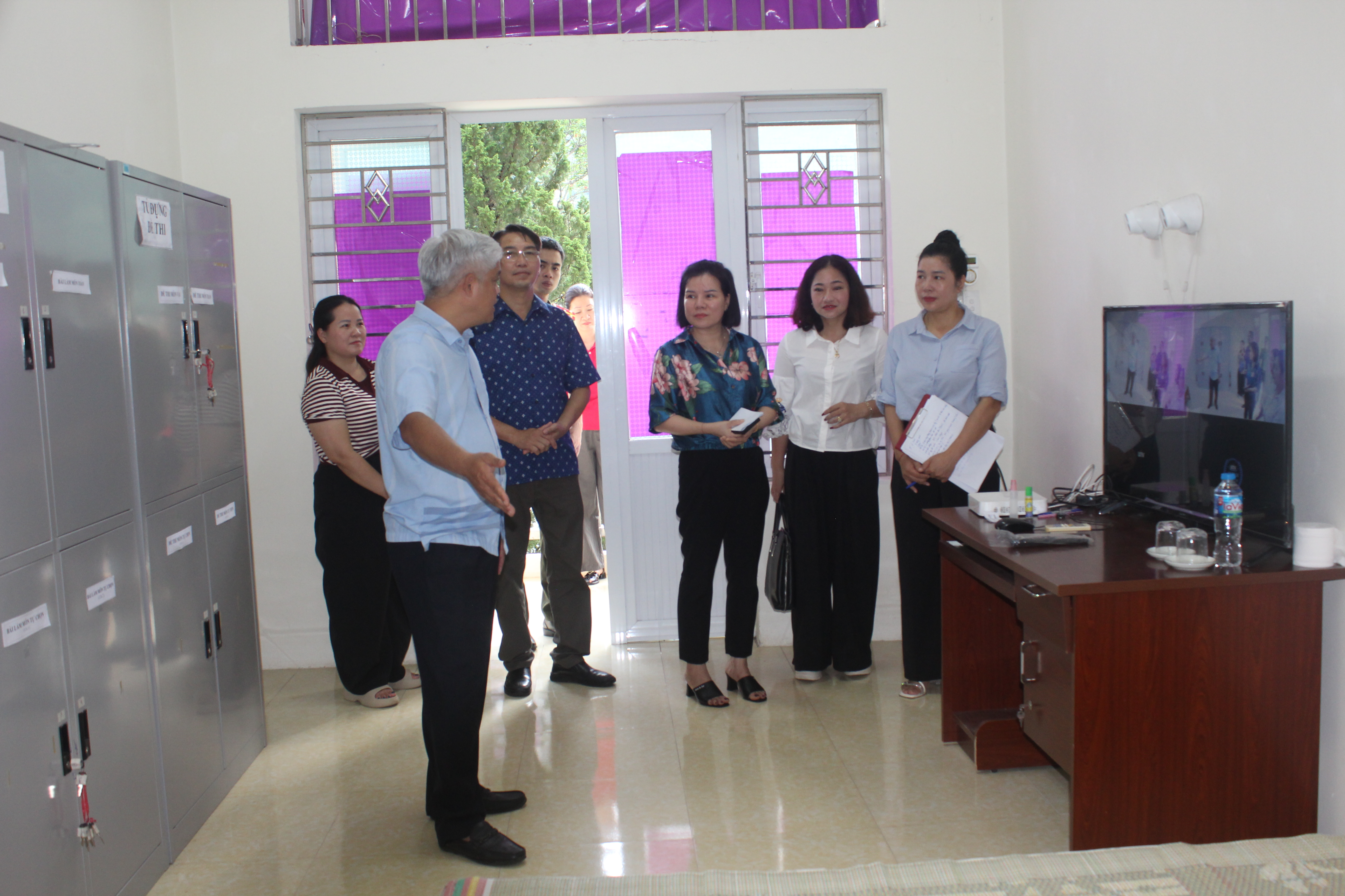 Phó Chủ tịch UBND phường Hà Giang 2 Lã Thanh Huyền kiểm tra công tác chuẩn bị thi tốt nghiệp THPT năm 2026