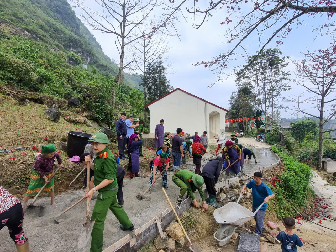 NHỮNG CON ĐƯỜNG HẠNH PHÚC