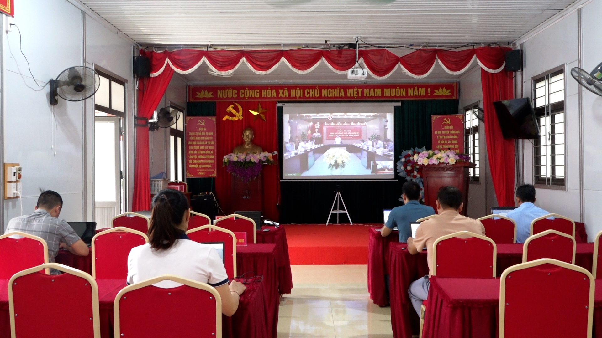 Xã Tát Ngà dự Hội nghị đánh giá tiến độ thực hiện nhiệm vụ chỉnh lý, số hóa tài liệu, hồ sơ điện tử