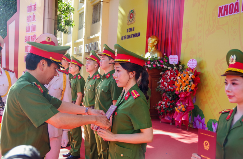 HỌC VIỆN CẢNH SÁT NHÂN DÂN TRAO BẰNG TỐT NGHIỆP CHO 508 TÂN SỸ QUAN KHÓA D47