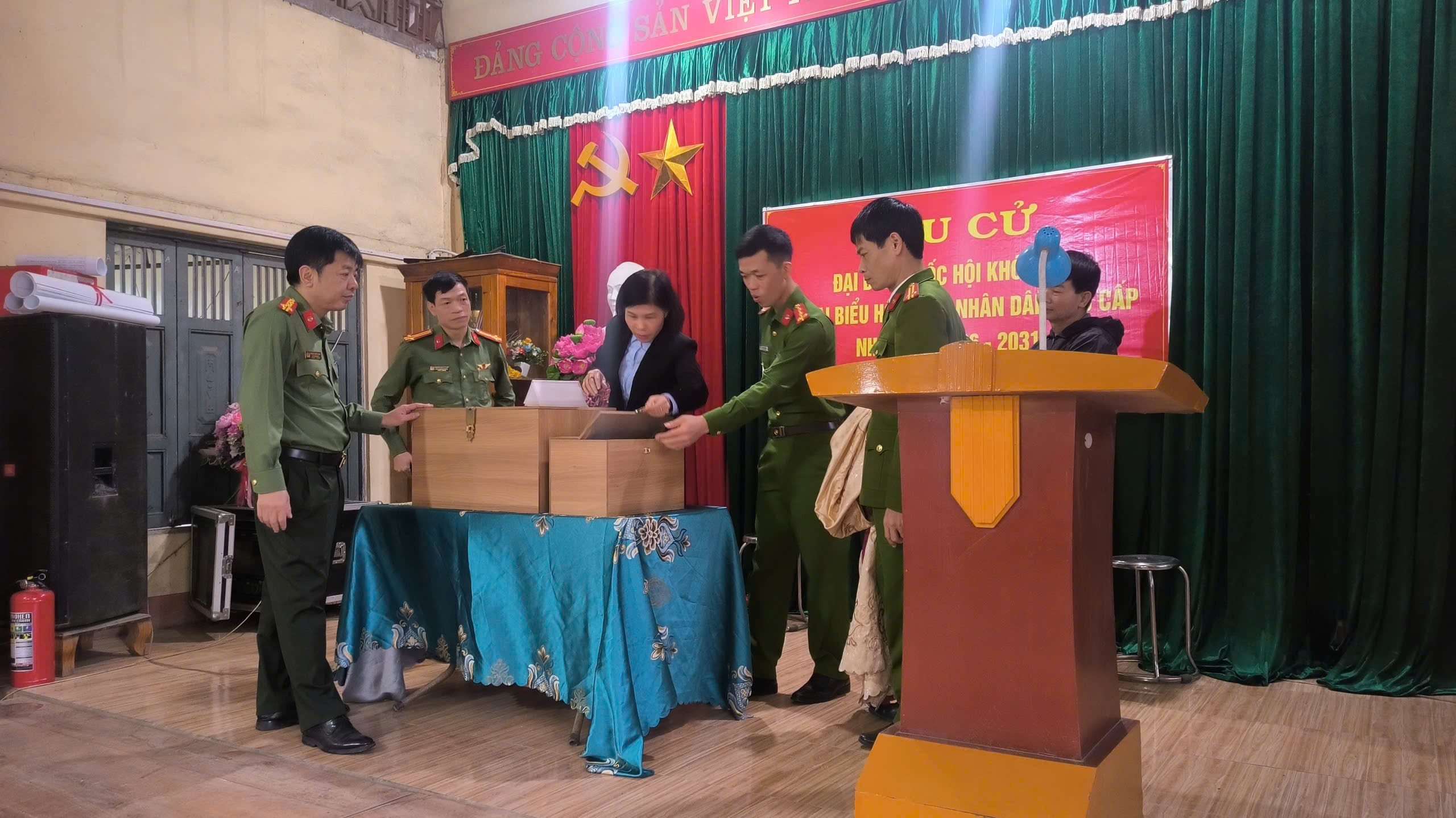 KIỂM TRA CÔNG TÁC ĐẢM BẢO ANTT PHỤC VỤ BẦU CỬ TẠI CÔNG AN XÃ BÌNH CA