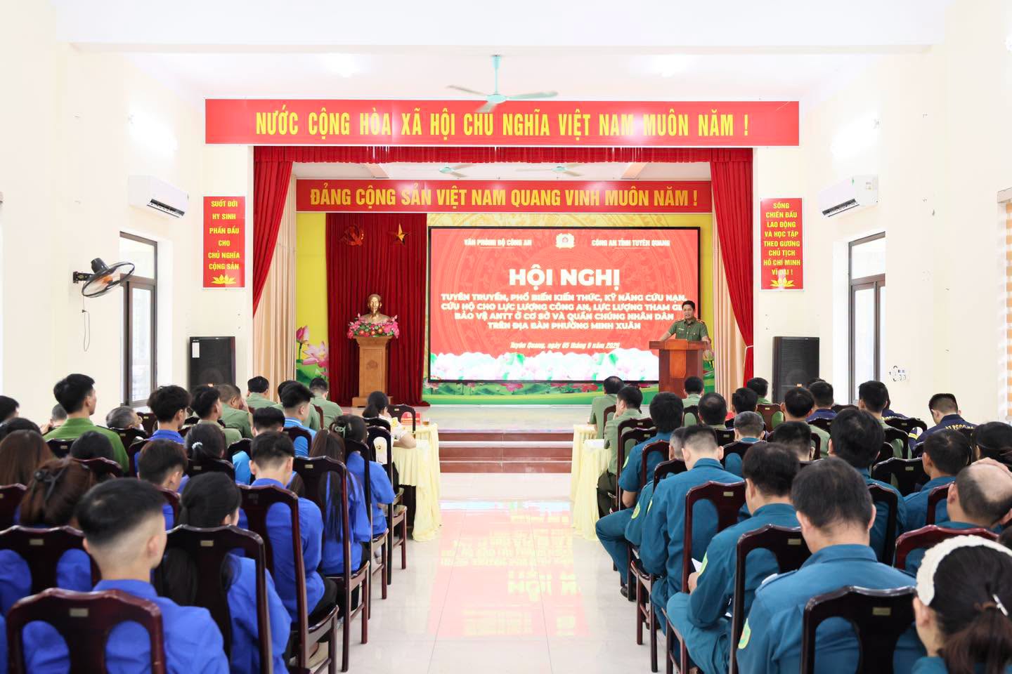 120 ĐẠI BIỂU ĐƯỢC TẬP HUẤN KỸ NĂNG CỨU NẠN, CỨU HỘ TẠI PHƯỜNG MINH XUÂN