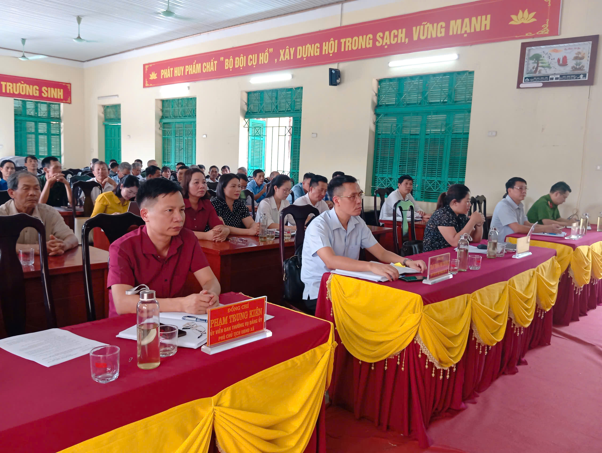 ỦY BAN NHÂN DÂN XÃ TRƯỜNG SINH TỔ CHỨC HỘI NGHỊ THAM GIA Ý KIẾN ĐỐI VỚI HỒ SƠ DỰ THẢO NGHỊ QUYẾT CỦA HỘI ĐỒNG NHÂN DÂN TỈNH