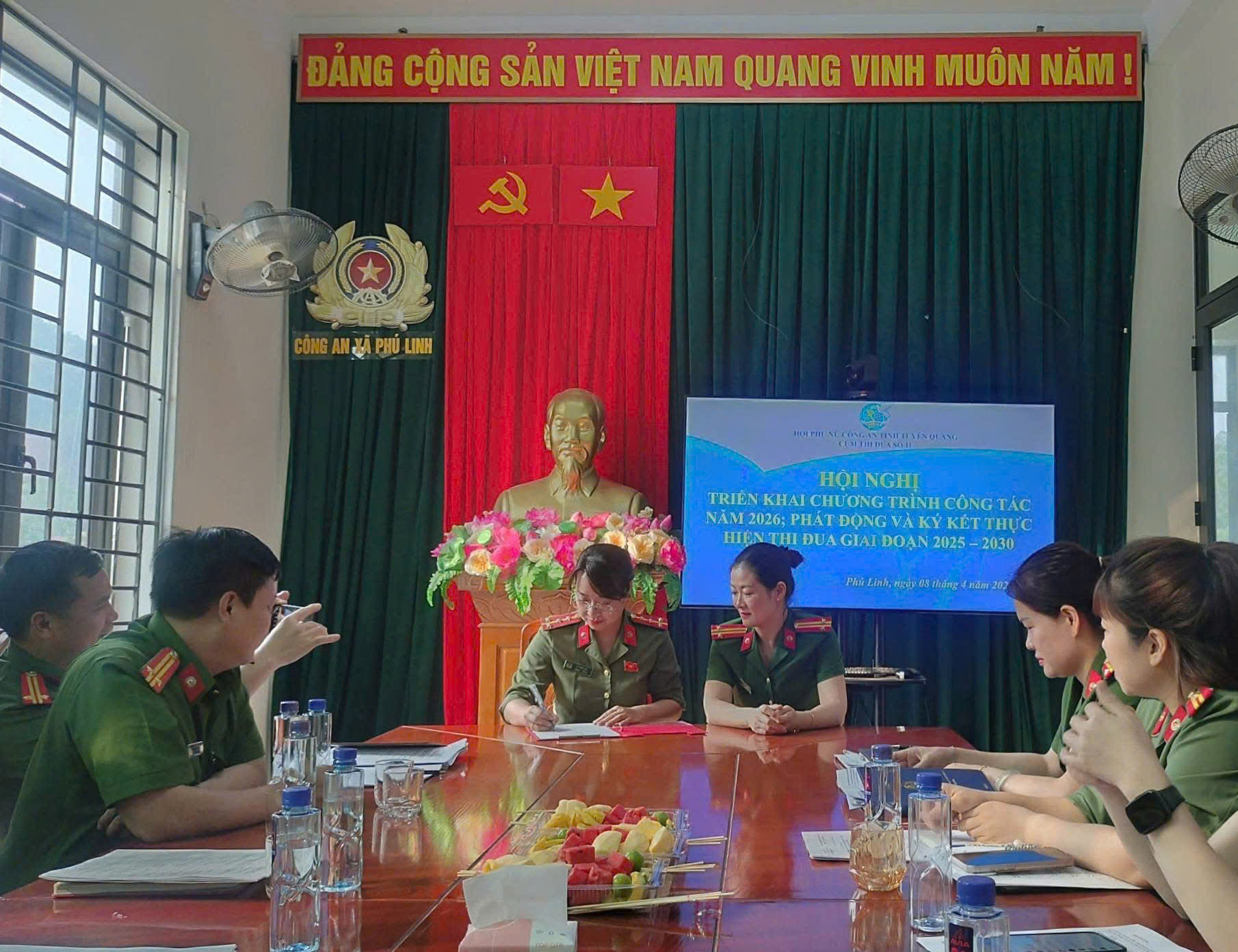 CHI HỘI PHỤ NỮ CÔNG AN XÃ PHÚ LINH TỔ CHỨC HỘI NGHỊ TRIỂN KHAI CÔNG TÁC NĂM 2026; PHÁT ĐỘNG VÀ KÝ KẾT THỰC HIỆN THI ĐUA 