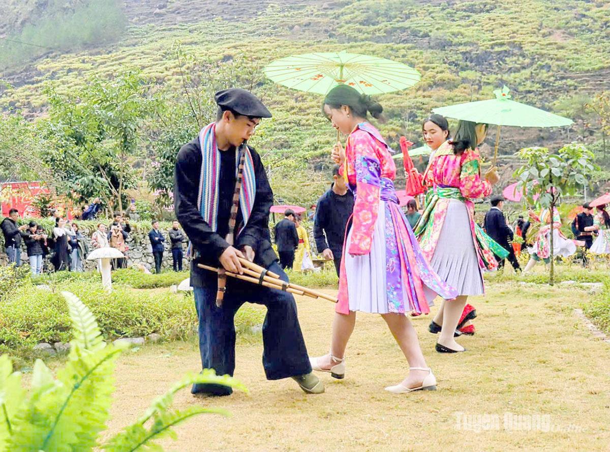 Huyền thoại Khâu Vai