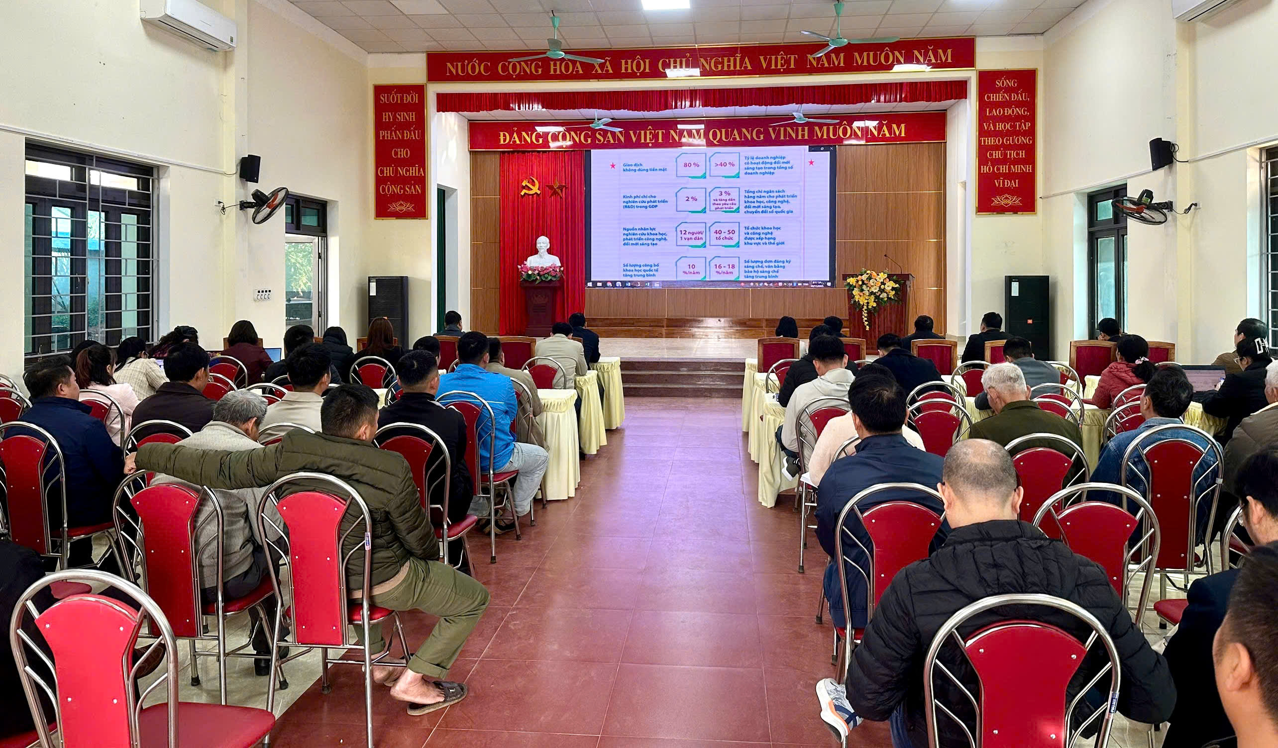 Sở Khoa học và Công nghệ đồng hành cùng xã Nhữ Khê trong triển khai phong trào “Bình dân học vụ số”