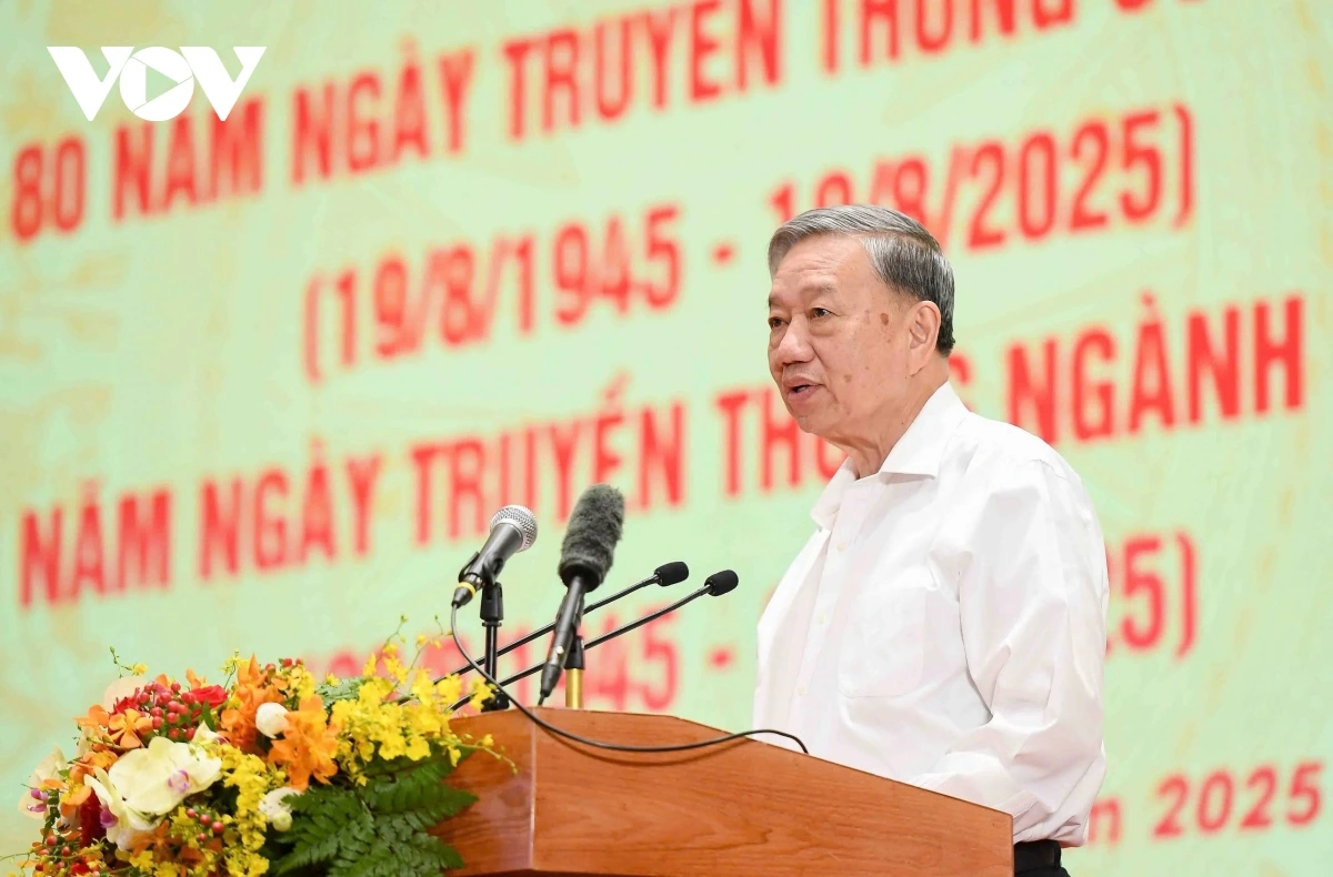 Tổng Bí thư dự buổi gặp mặt 80 năm Ngày truyền thống CAND và ngành Ngoại giao