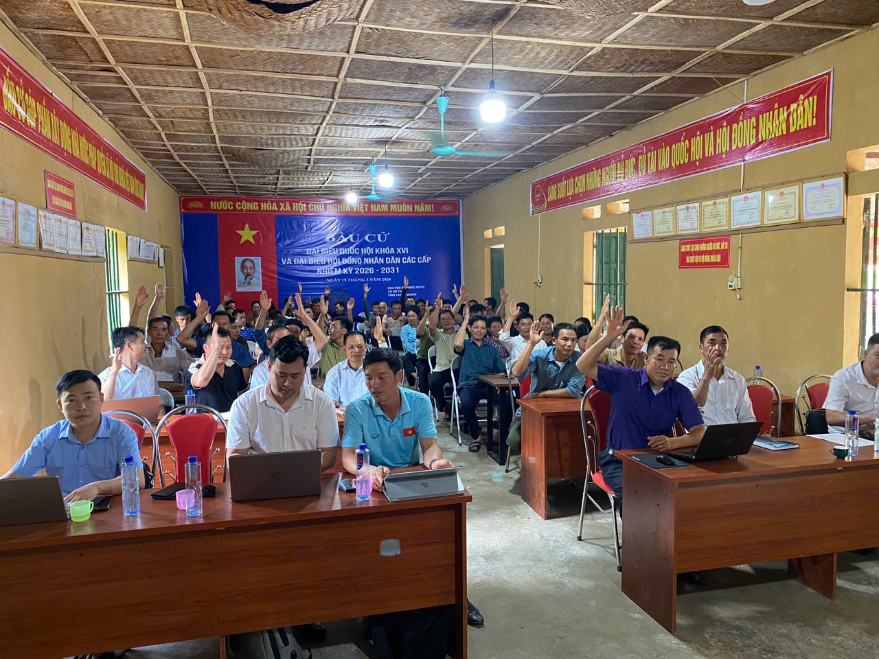BAN CHỈ ĐẠO XÃ LÀM VIỆC, ĐỐI THOẠI TRỰC TIẾP VỀ CÔNG TÁC SẮP XẾP THÔN