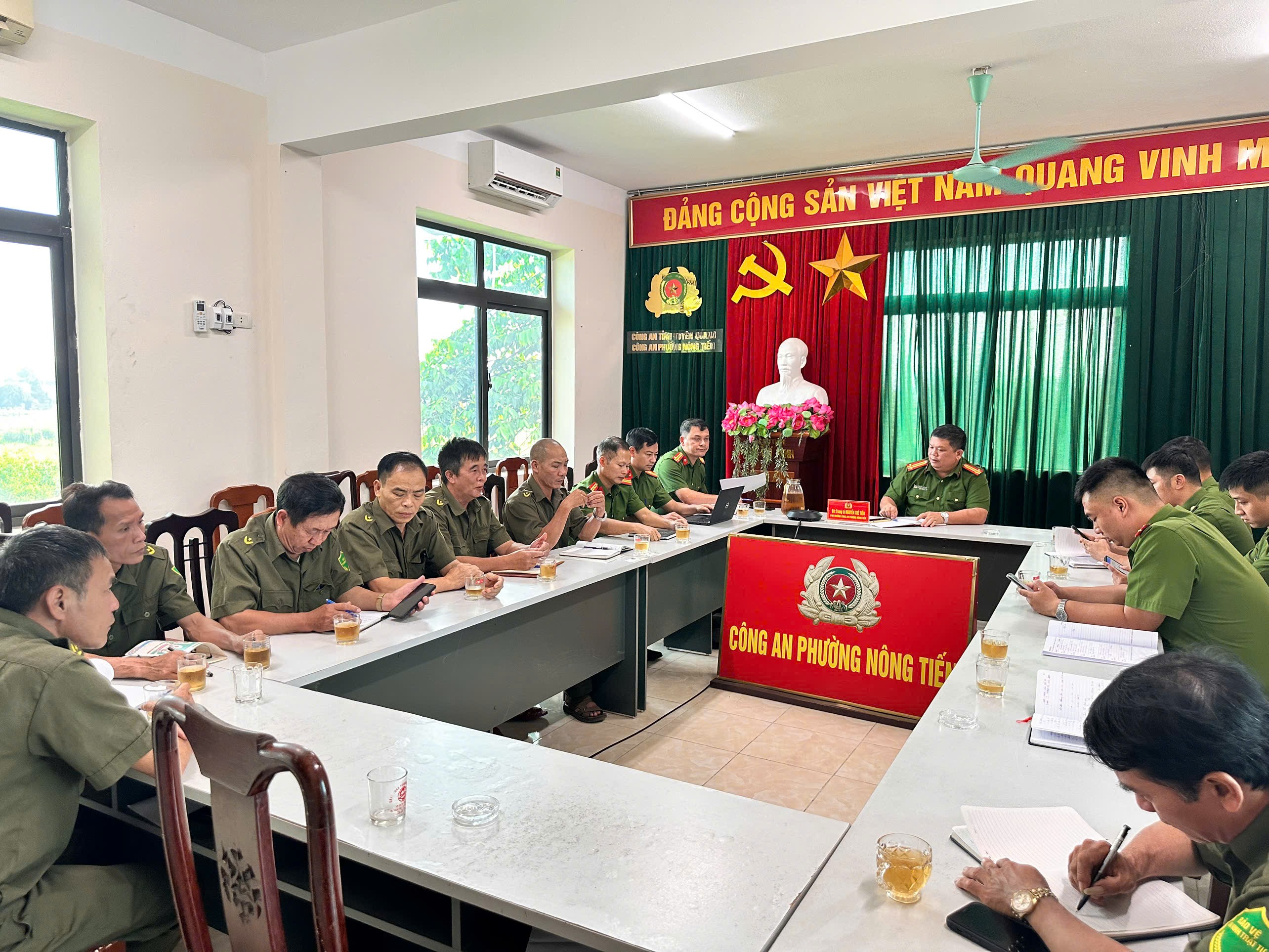 CÔNG AN PHƯỜNG NÔNG TIẾN GIAO BAN CÁC TỔ BẢO VỆ AN NINH, TRẬT TỰ Ở CƠ SỞ QUÝ III NĂM 2026
