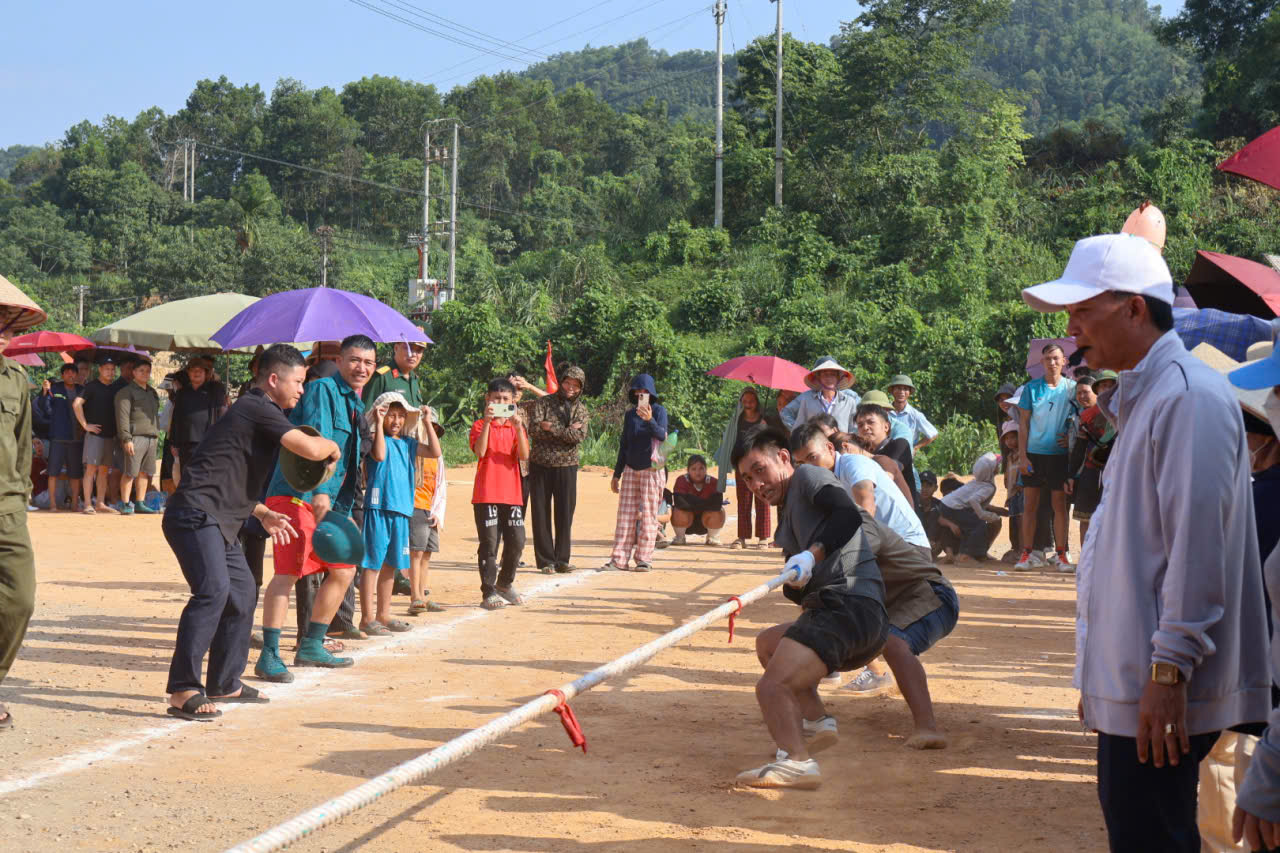 Khai mạc kéo co.jpg