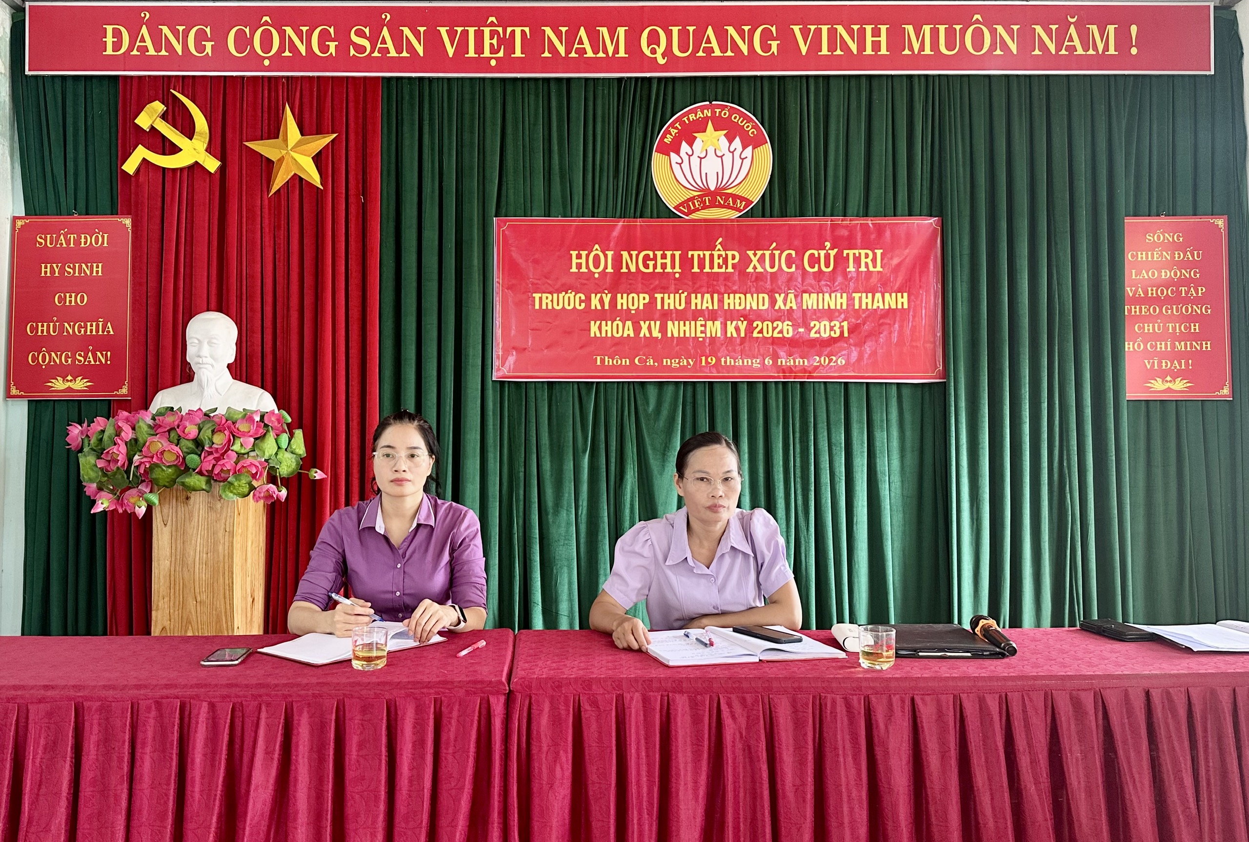 Đồng chí Hứa Thị Hà, Bí thư Đảng ủy, Chủ tịch HĐND xã tiếp xúc cử tri trước kỳ họp thứ hai, HĐND xã khóa XV