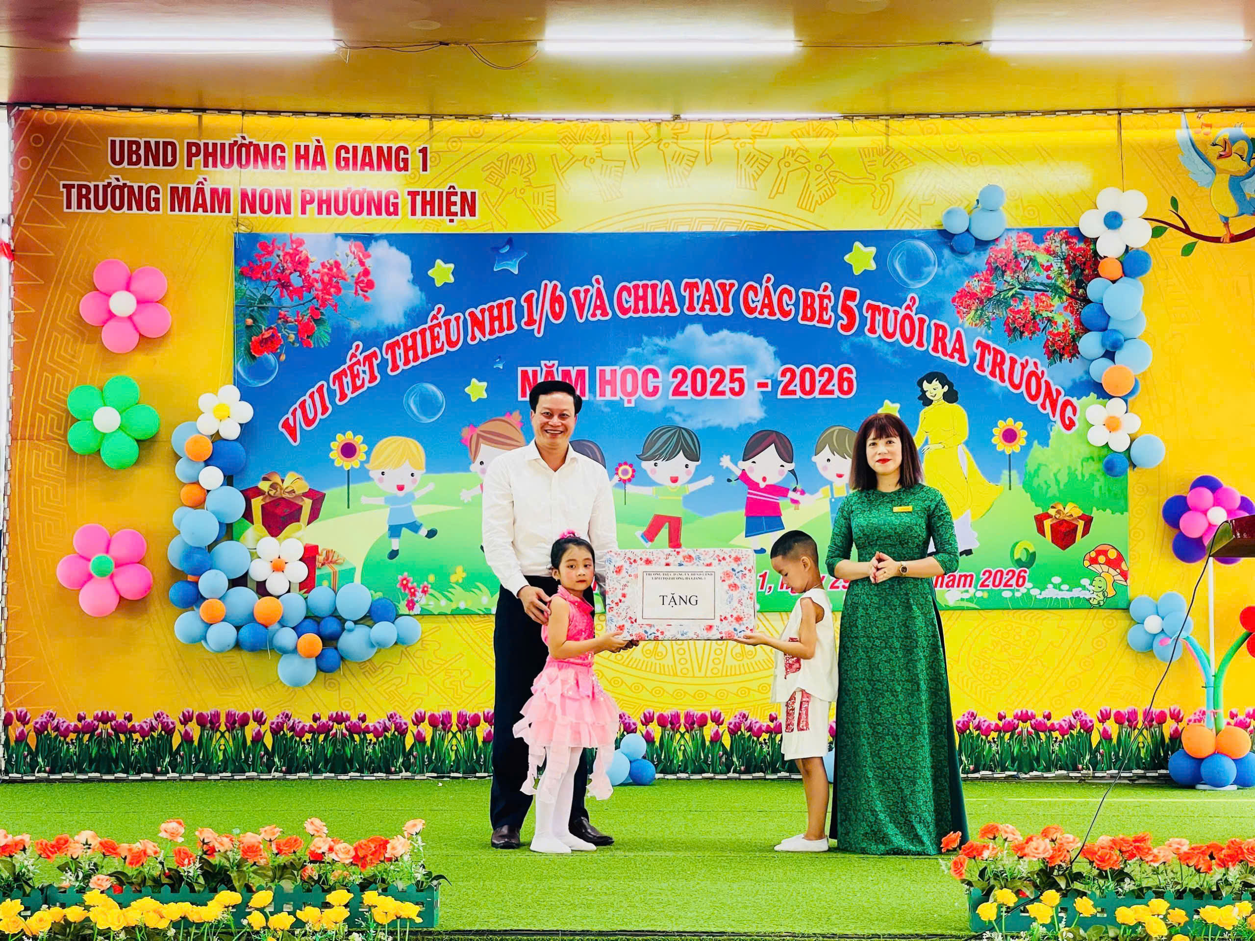 ĐỒNG CHÍ LÊ XUÂN MẠNH DỰ TẾT THIẾU NHI 1/6 TẠI TRƯỜNG MẦM NON PHƯƠNG THIỆN