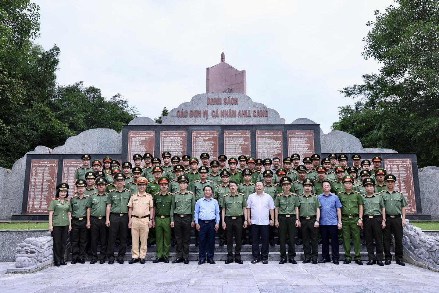 BỘ TRƯỞNG BỘ CÔNG AN THAM GIA CÁC HOẠT ĐỘNG KỶ NIỆM NGÀY THƯƠNG BINH - LIỆT SĨ TRÊN ĐỊA BÀN TỈNH TUYÊN QUANG