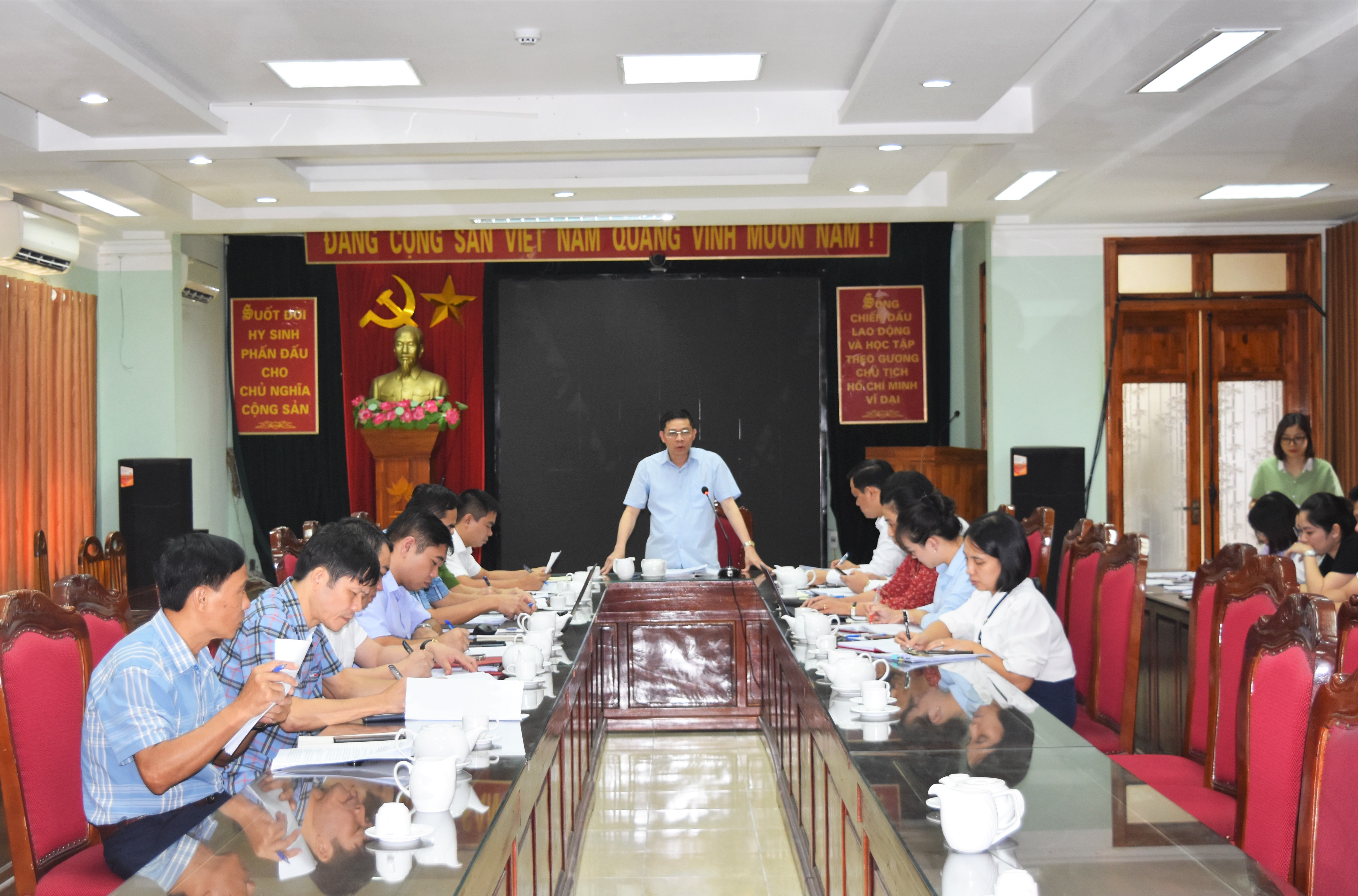 Ủy ban nhân dân phường Minh Xuân họp thường kỳ tháng 8