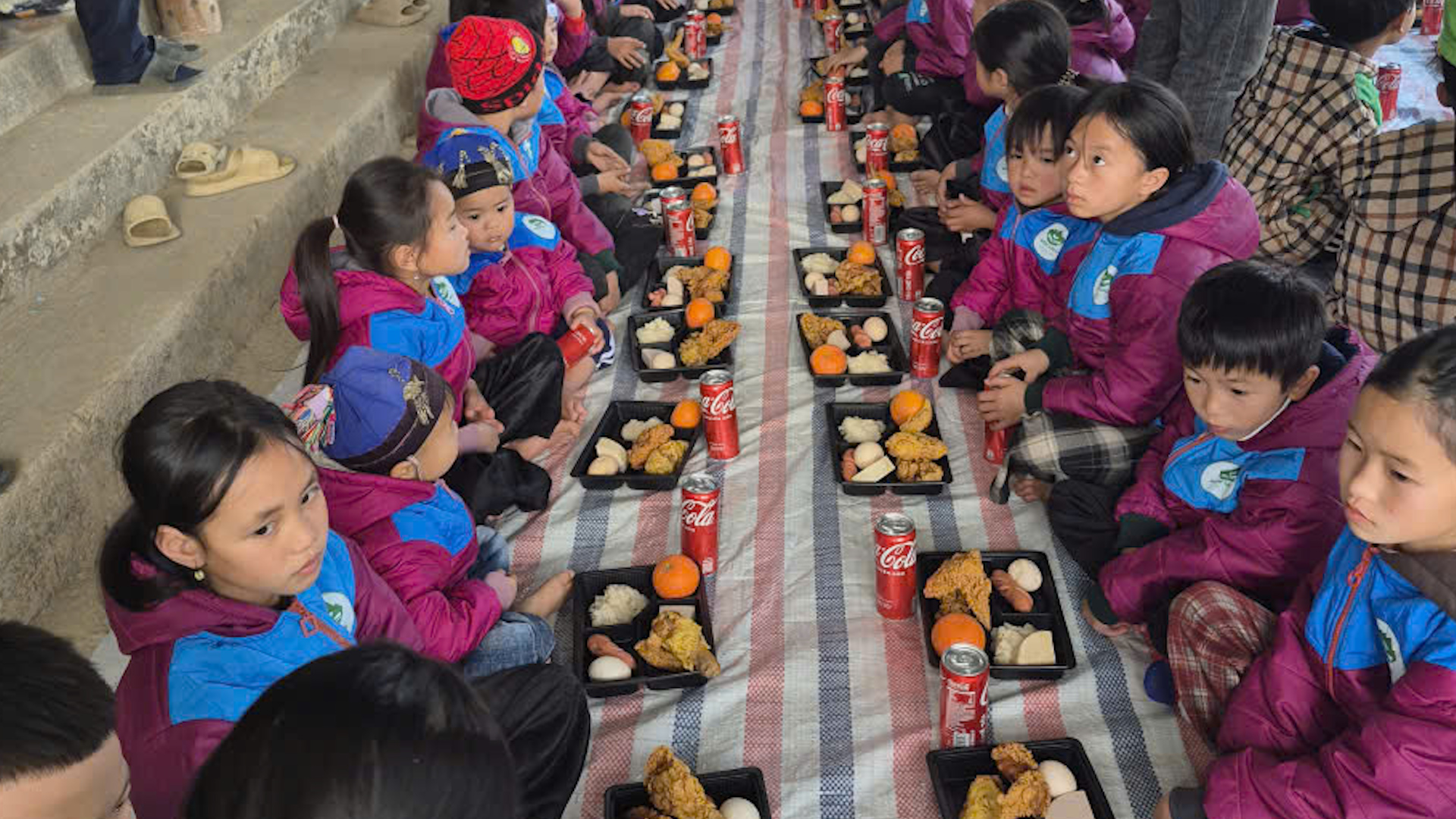 CHƯƠNG TRÌNH “TẾT ẤM VÙNG CAO” LAN TỎA YÊU THƯƠNG TẠI THÔN LỦNG CẨU