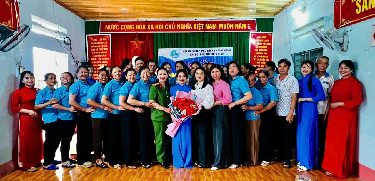 CÔNG AN XÃ BẰNG HÀNH THAM DỰ LỄ RA MẮT MÔ HÌNH CHI HỘI SỐ, GIA ĐÌNH SỐ TẠI CHI HỘI PHỤ NỮ THÔN LINH 