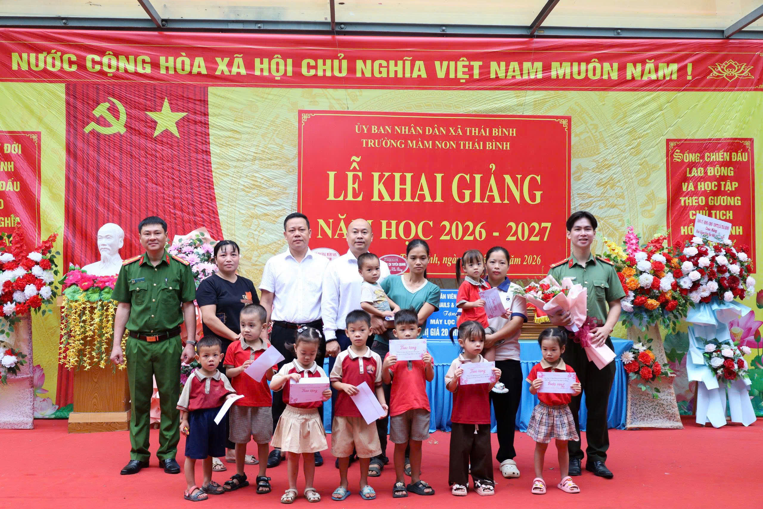  CÔNG AN XÃ THÁI BÌNH ĐỒNG HÀNH CÙNG EM ĐẾN TRƯỜNG - LAN TỎA YÊU THƯƠNG, TIẾP SỨC ĐẾN TRƯỜNG NĂM HỌC MỚI 2026-2027