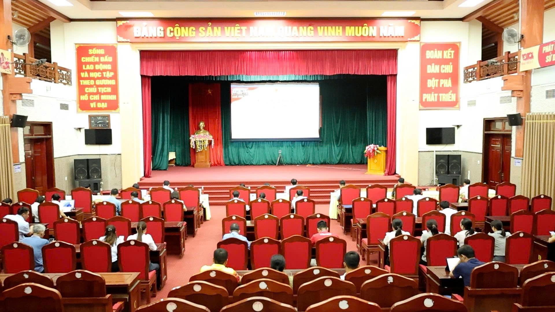 Lâm Bình tham dự Hội nghị toàn quốc quán triệt và triển khai Nghị quyết của Bộ Chính trị về phát triển kinh tế có vốn đầu tư nước ngoài
