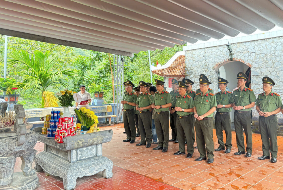 PHÒNG AN NINH NỘI ĐỊA TỔ CHỨC CÁC HOẠT ĐỘNG TRI ÂN NHÂN KỶ NIỆM 79 NĂM NGÀY THƯƠNG BINH - LIỆT SĨ