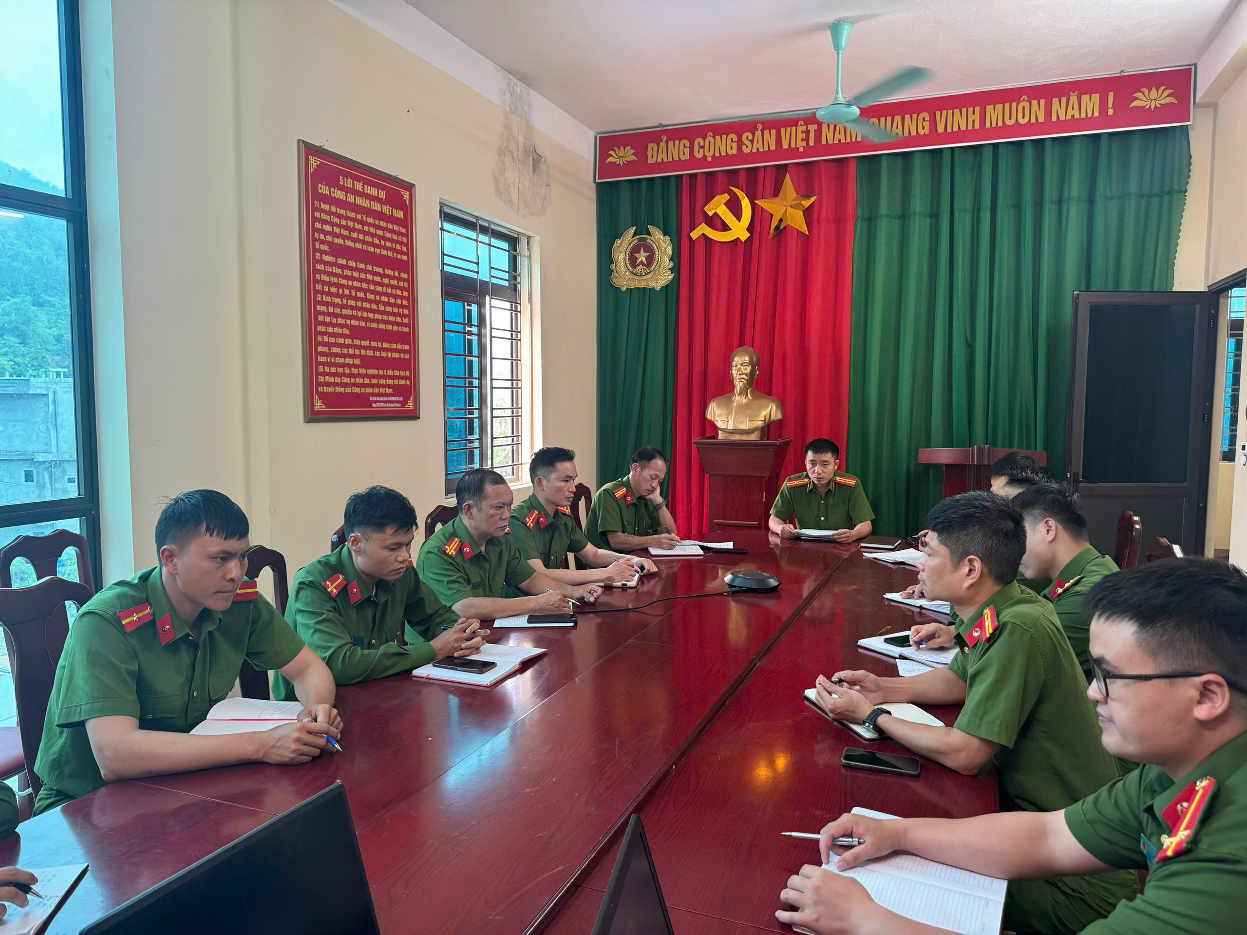 CÔNG AN XÃ PỜ LY NGÀI THAM GIA HỌC TẬP, QUÁN TRIỆT NGHỊ QUYẾT HỘI NGHỊ LẦN THỨ BA BAN CHẤP HÀNH TRUNG ƯƠNG ĐẢNG KHÓA XIV