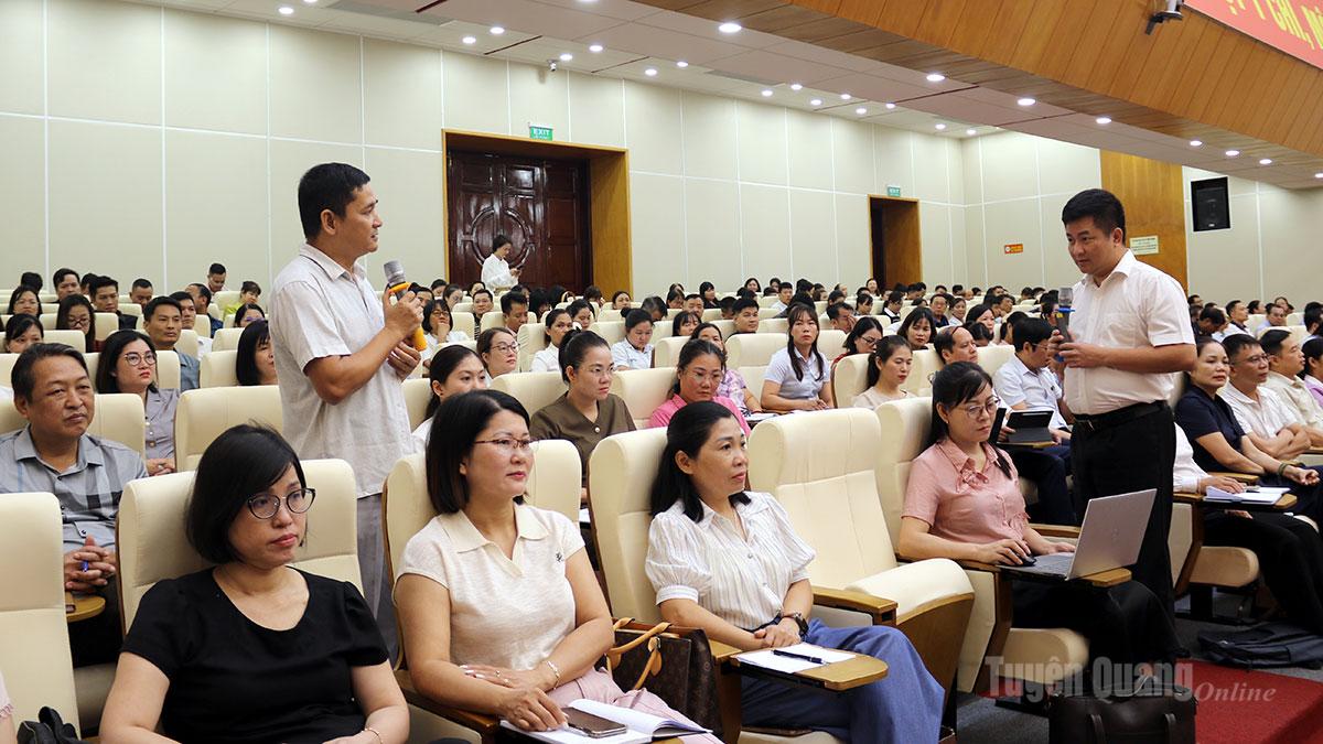 giảng viên.jpg