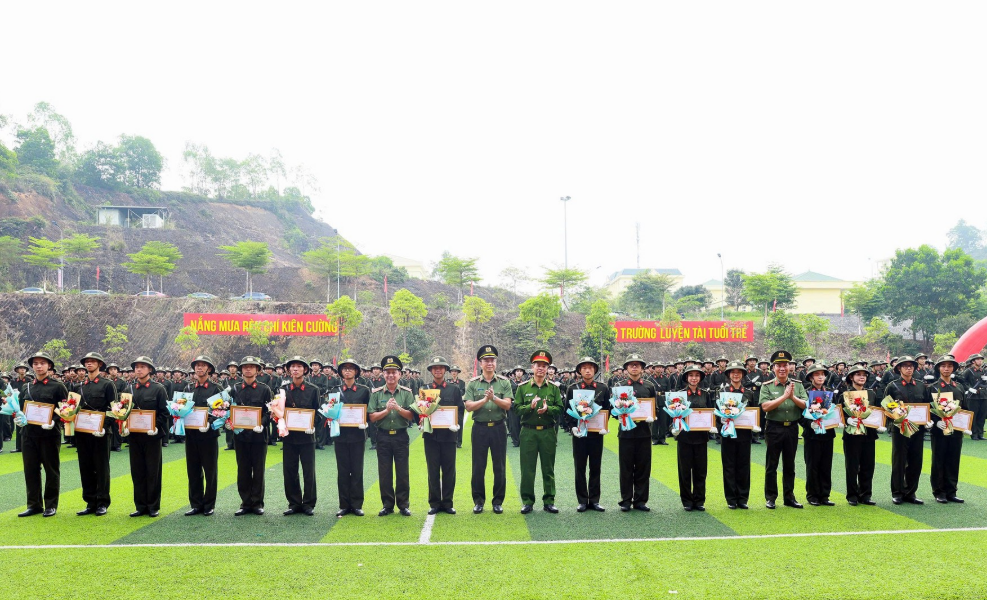 BẾ GIẢNG HUẤN LUYỆN ĐẦU KHÓA CHO 552 HỌC VIÊN TUYỂN MỚI KHÓA D57 CỦA HỌC VIỆN AN NINH NHÂN DÂN NĂM HỌC 2025 - 2026