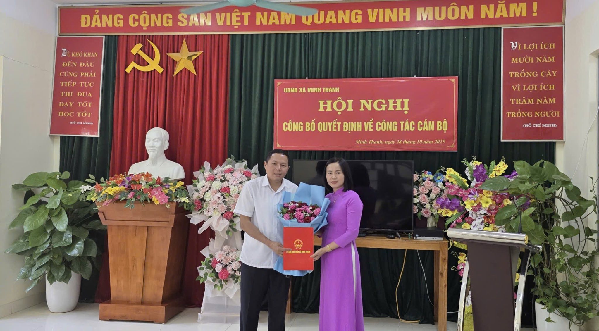 Hội nghị công bố Quyết định về công tác cán bộ Trường THCS Bình Yên