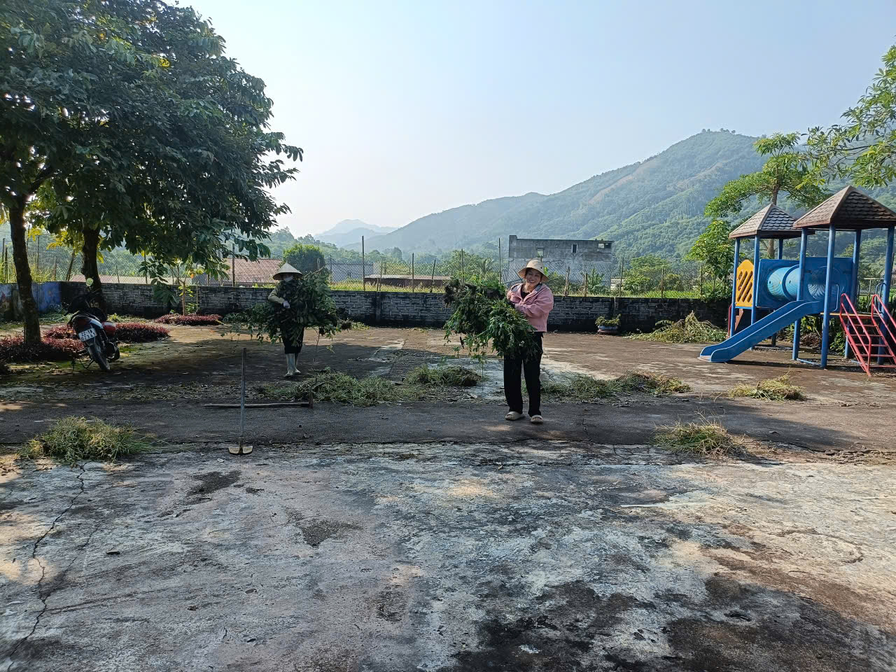 TRƯỜNG MẦM NON XÃ LIÊN HIỆP TỔNG VỆ SINH MÔI TRƯỜNG, SẴN SÀNG ĐÓN NĂM HỌC MỚI