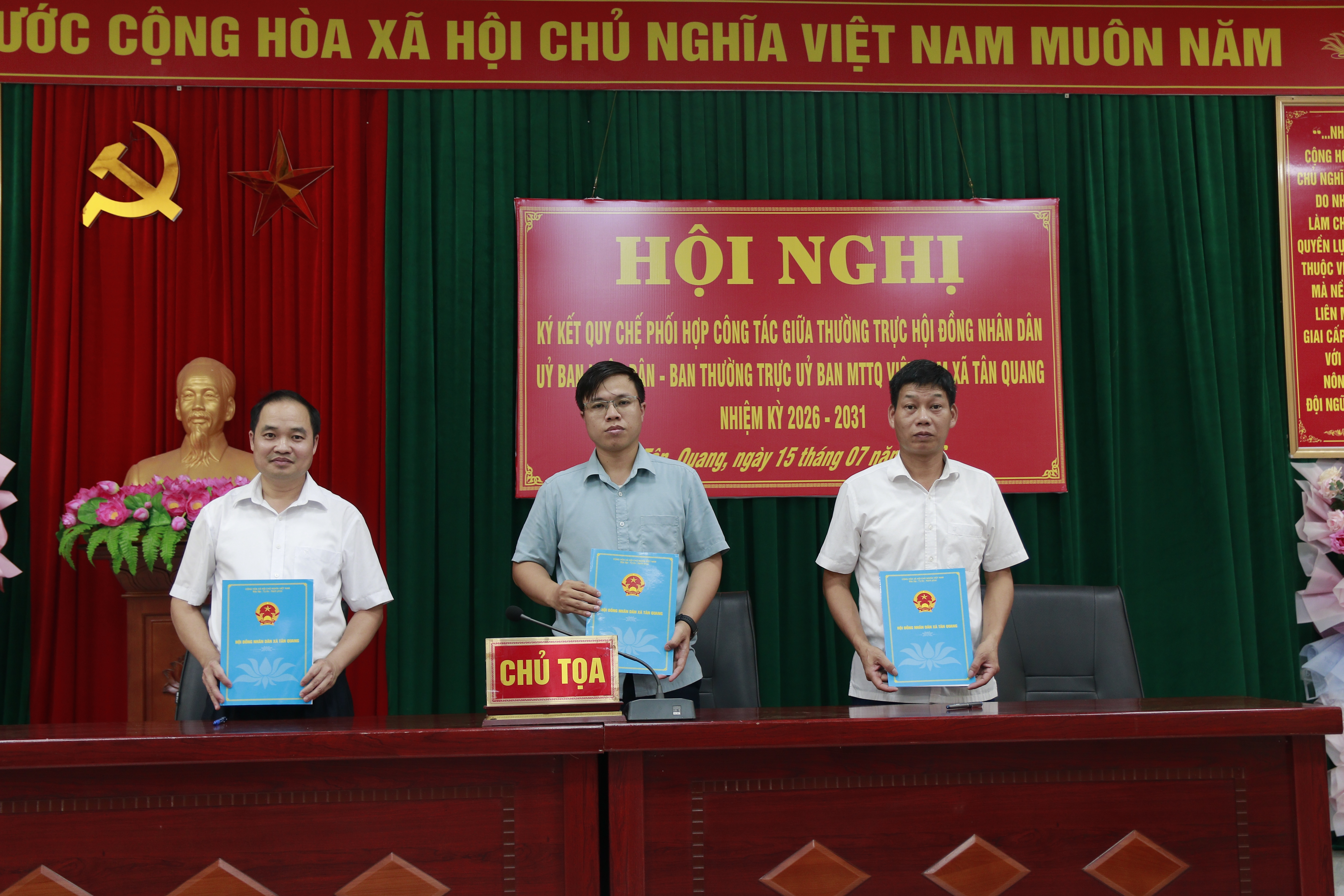 Hội nghị ký kết Quy chế phối hợp công tác giữa Thường trực HĐND, UBND và Ban Thường trực Ủy ban Mặt trận Tổ quốc Việt Nam xã Tân Quang, nhiệm kỳ 2026-2031