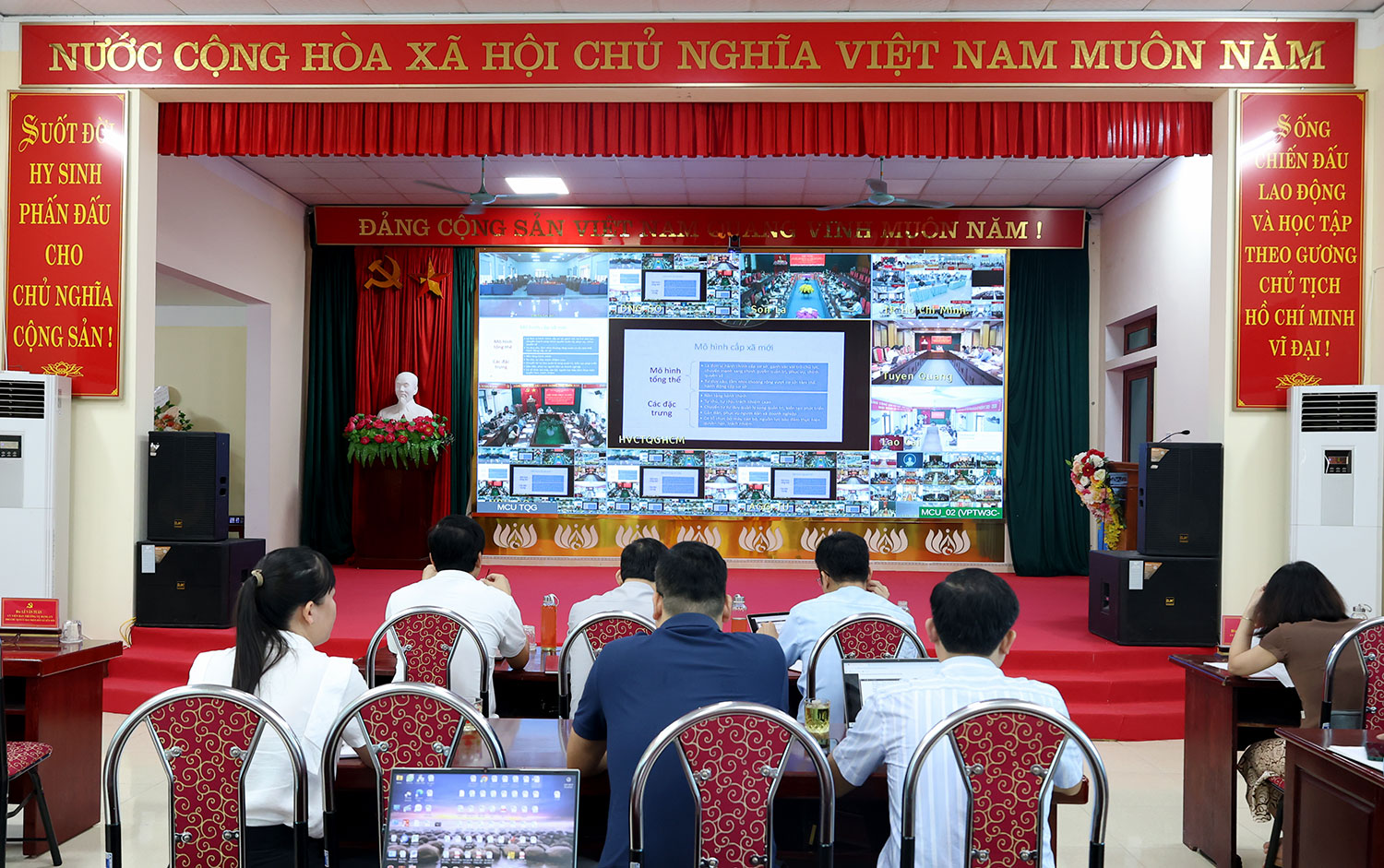 Yên Sơn dự hội nghị trực tuyến lớp tập huấn về bồi dưỡng cập nhật kiến thức, kỹ năng đối với cán bộ lãnh đạo, quản lý cấp xã, phường, đặc khu
