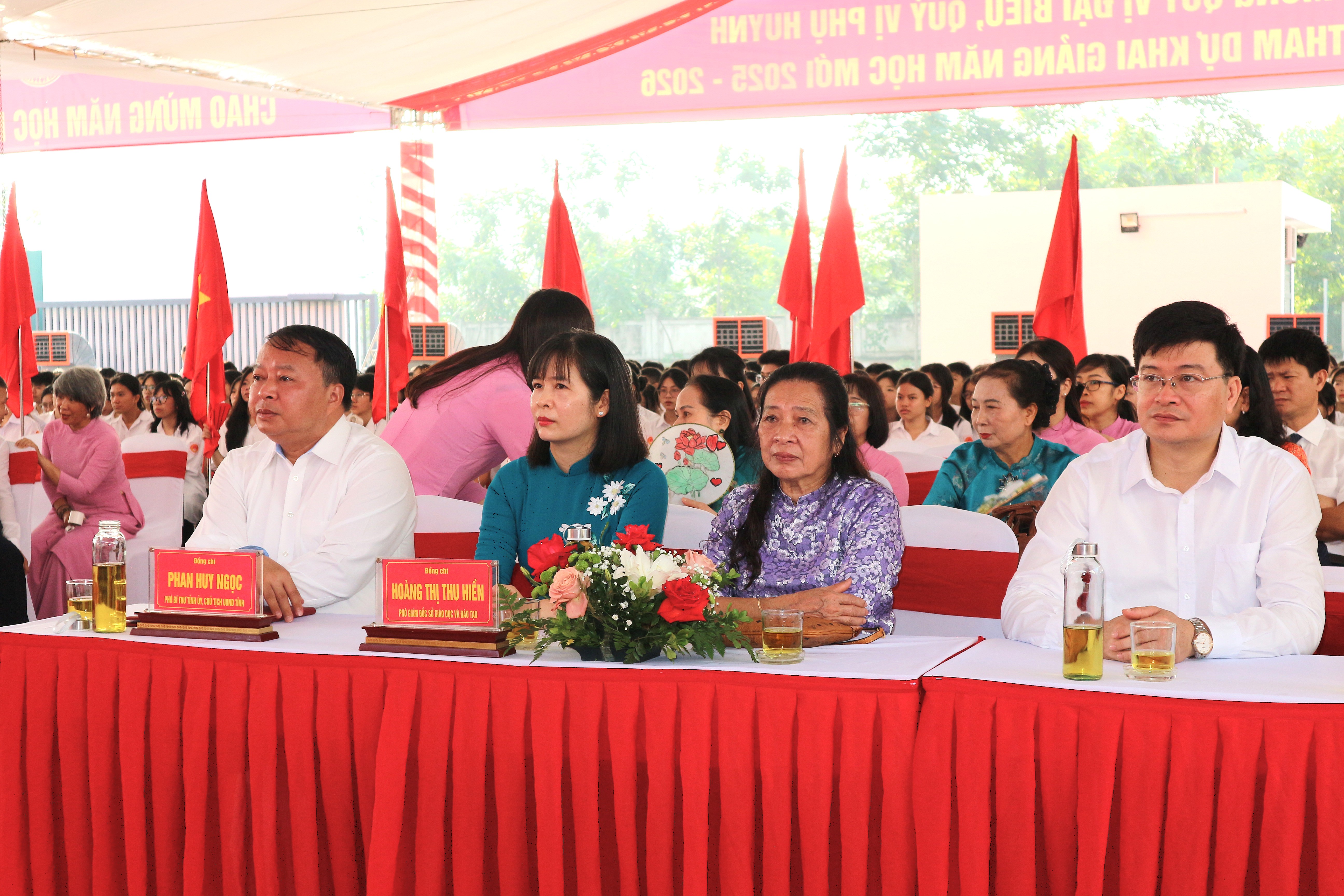 Chủ tịch UBND tỉnh Phan Huy Ngọc dự lễ khai giảng tại Trường THPT chuyên Tuyên Quang