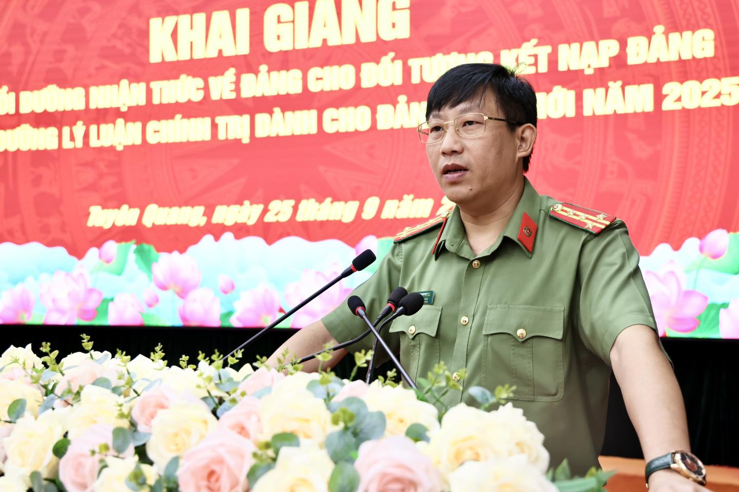 KHAI GIẢNG LỚP BỒI DƯỠNG NHẬN THỨC VỀ ĐẢNG VÀ LỚP BỒI DƯỠNG LÝ LUẬN CHÍNH TRỊ DÀNH CHO ĐẢNG VIÊN MỚI