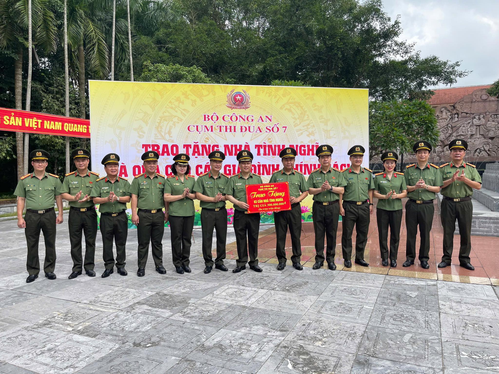 CỤM THI ĐUA SỐ 7 BỘ CÔNG AN TỔ CHỨC HOẠT ĐỘNG VỀ NGUỒN TẠI TUYÊN QUANG