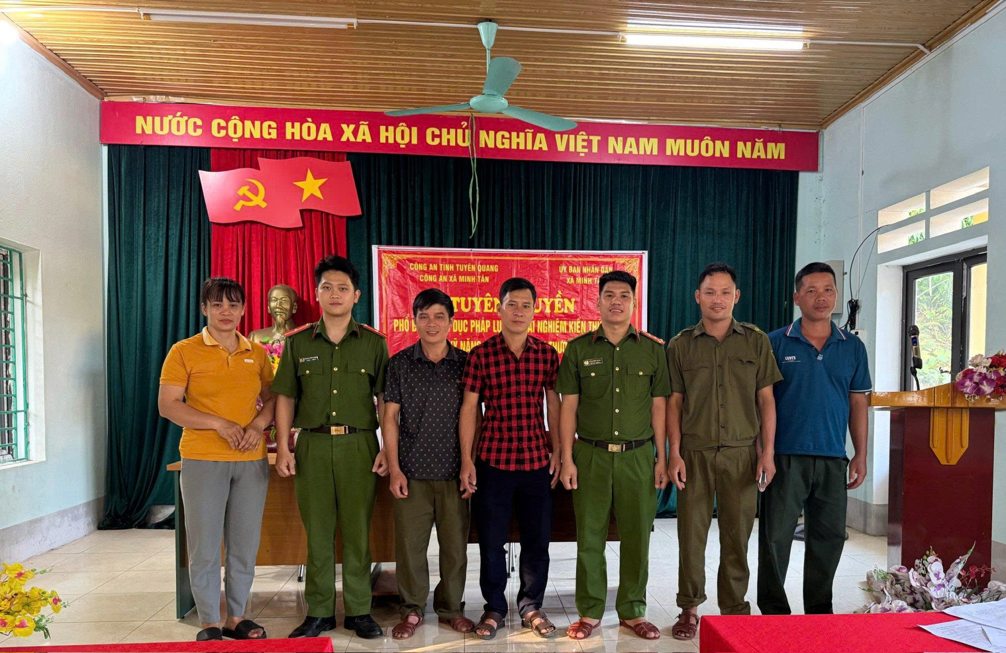 CÔNG AN XÃ MINH TÂN TUYÊN TRUYỀN PCCC TẠI THÔN BẢN HÌNH