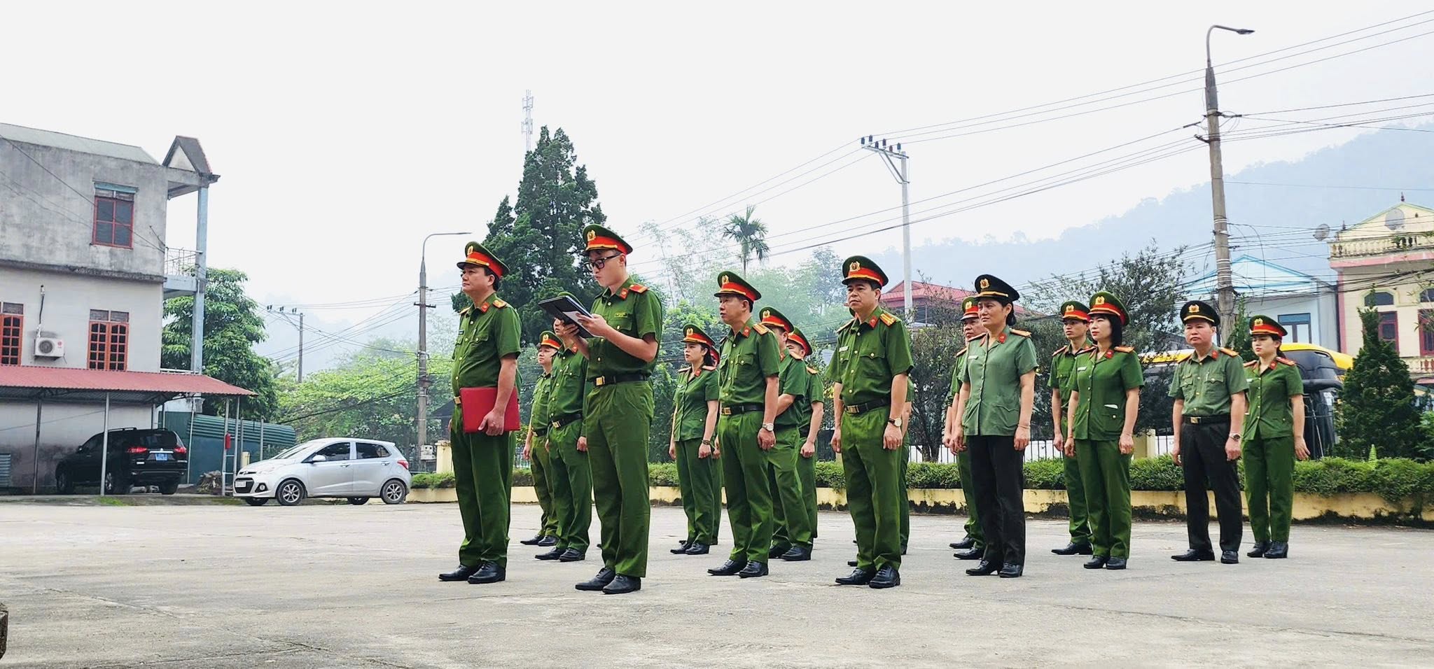 CÔNG AN XÃ BẮC QUANG TỔ CHỨC LỄ CHÀO CỜ ĐẦU THÁNG 4