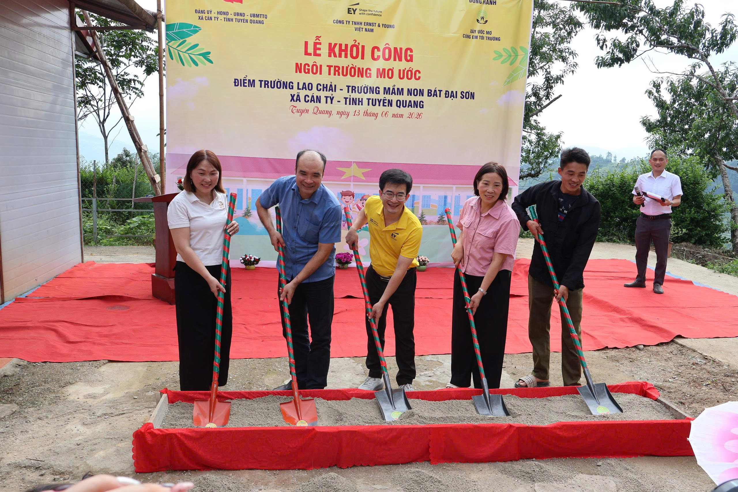 LỄ KHỞI CÔNG "NGÔI TRƯỜNG MƠ ƯỚC" TẠI ĐIỂM TRƯỜNG LAO CHẢI, TUYÊN QUANG